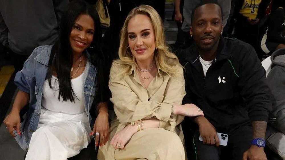 adele-nba-macini-arkadasi-ve-sevgilisiyle-takip-etti