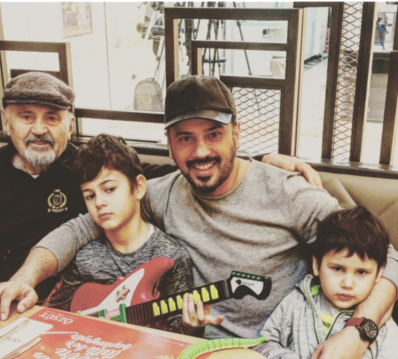 emre Altuğ'un babası hayatını kaybettı