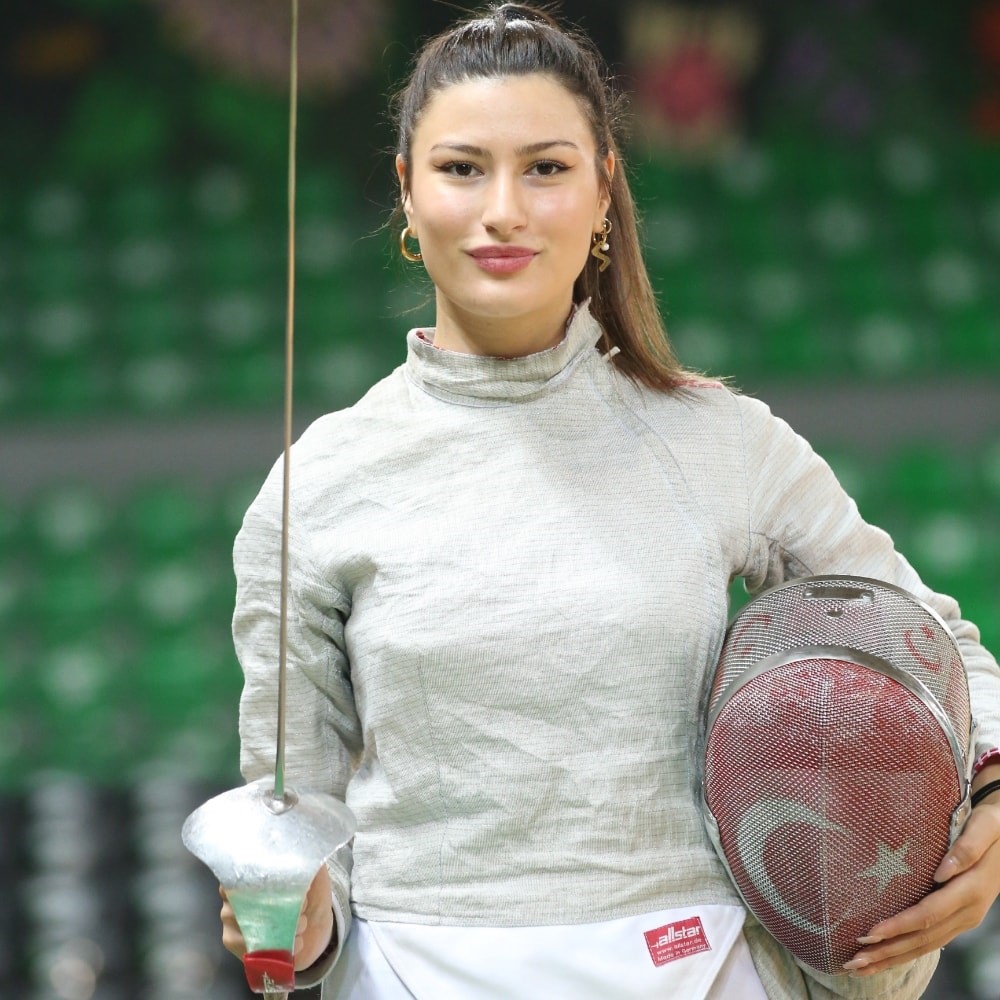 eskrim-sampiyonu-nisanur-erbil-olimpiyat-madalyasini-turkiyeye-getirmek-istiyor (2)