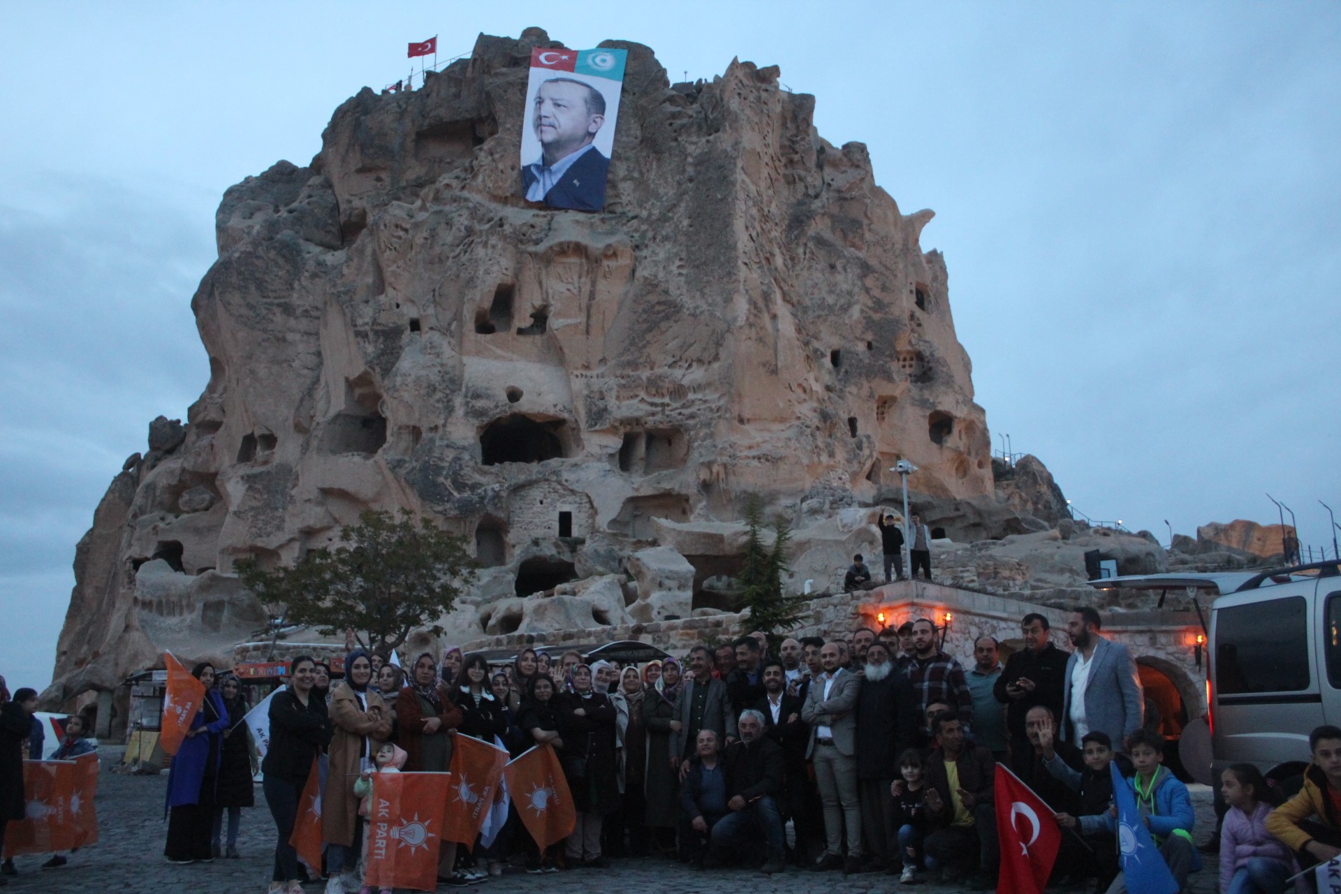 recep-tayyip-erdogan-in-posteri-nevsehirdeki-dev-gokdelene-asildi (1)