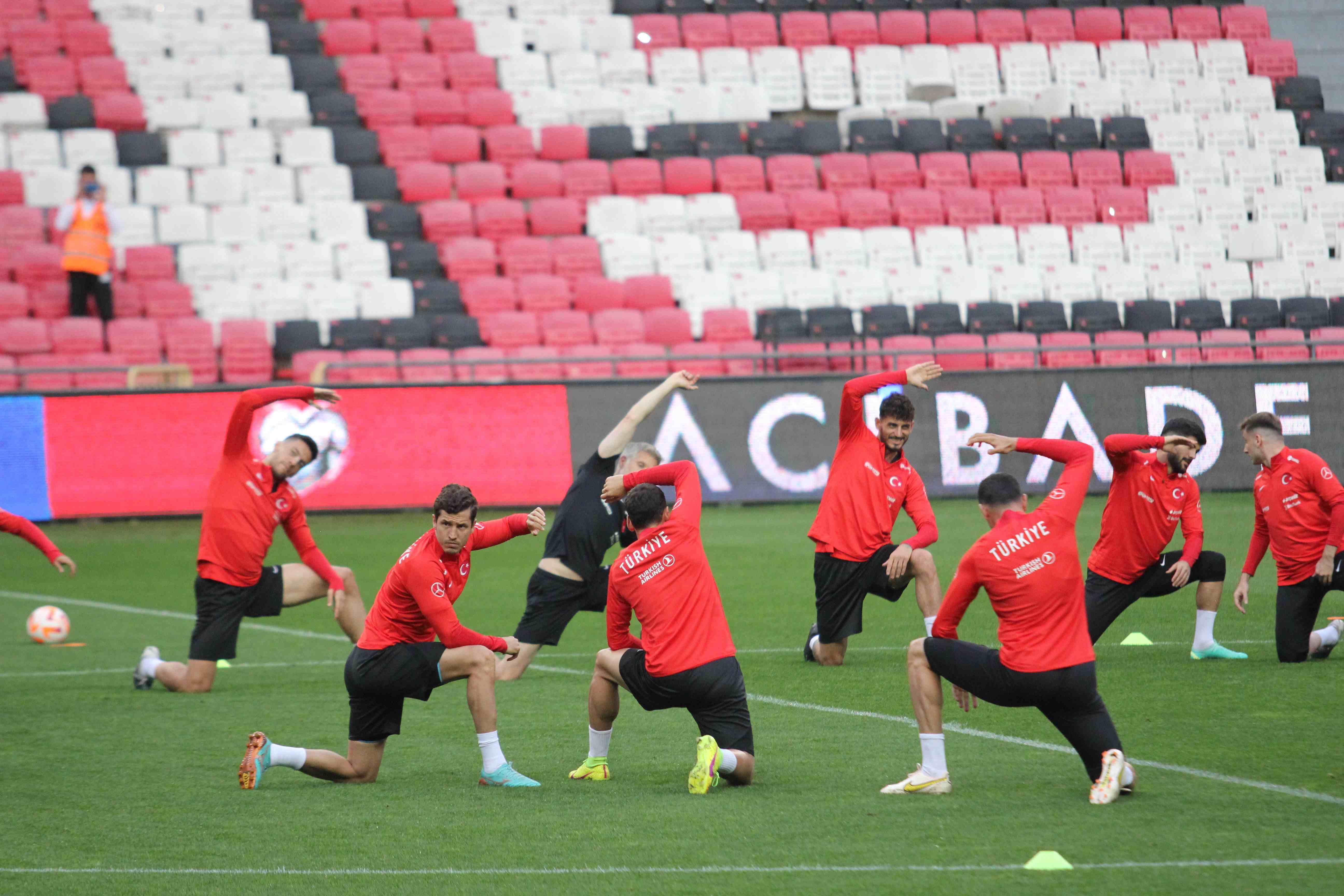 a-milli-futbol-takimi-bugun-galler-ile-samsunda-karsi-karsiya-gelecek (2)