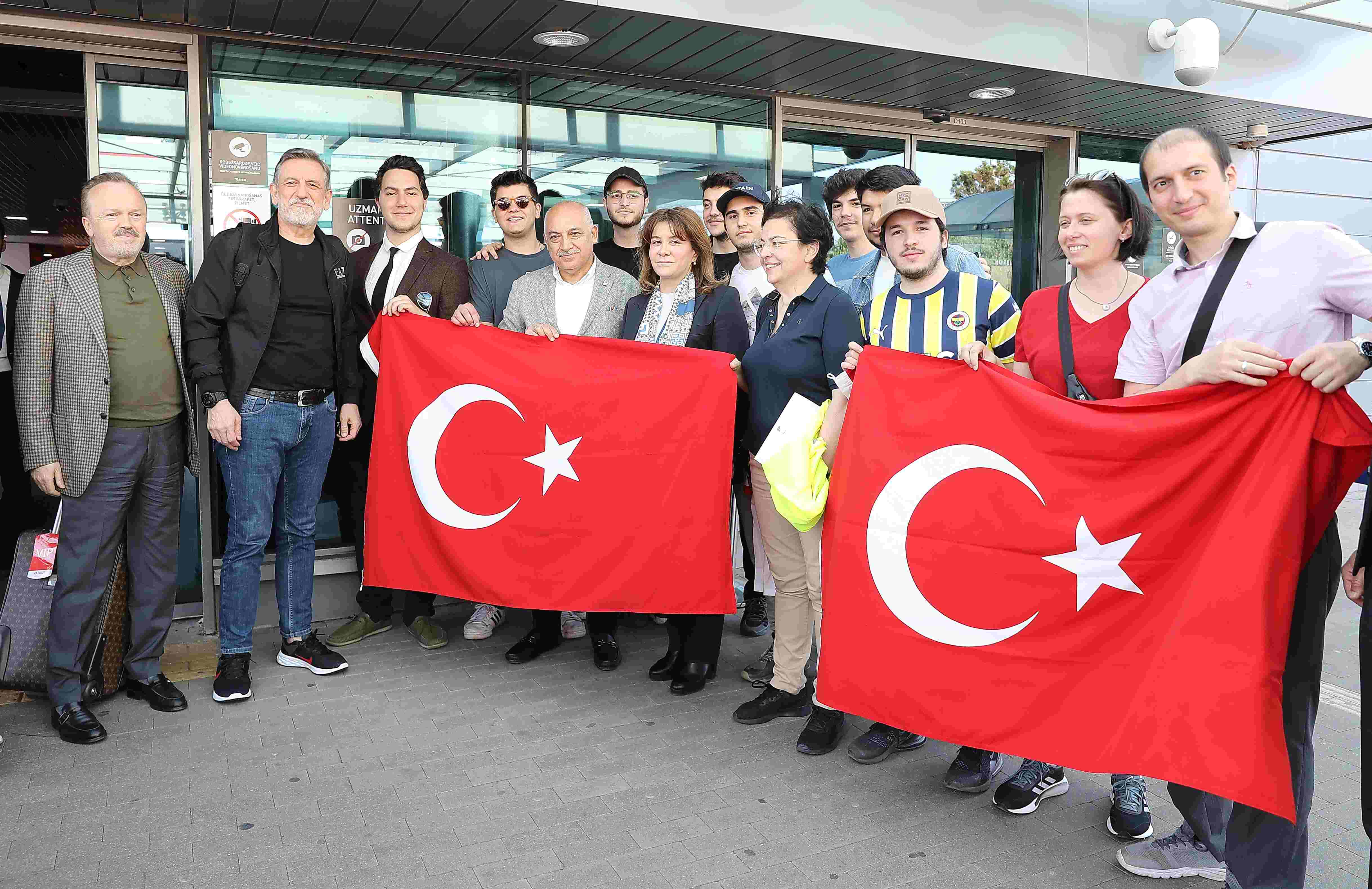 a-milli-futbol-takimi-euro-2024-elemelerinde-letonya-ile-yapacagi-mac-icin-rigada (2)