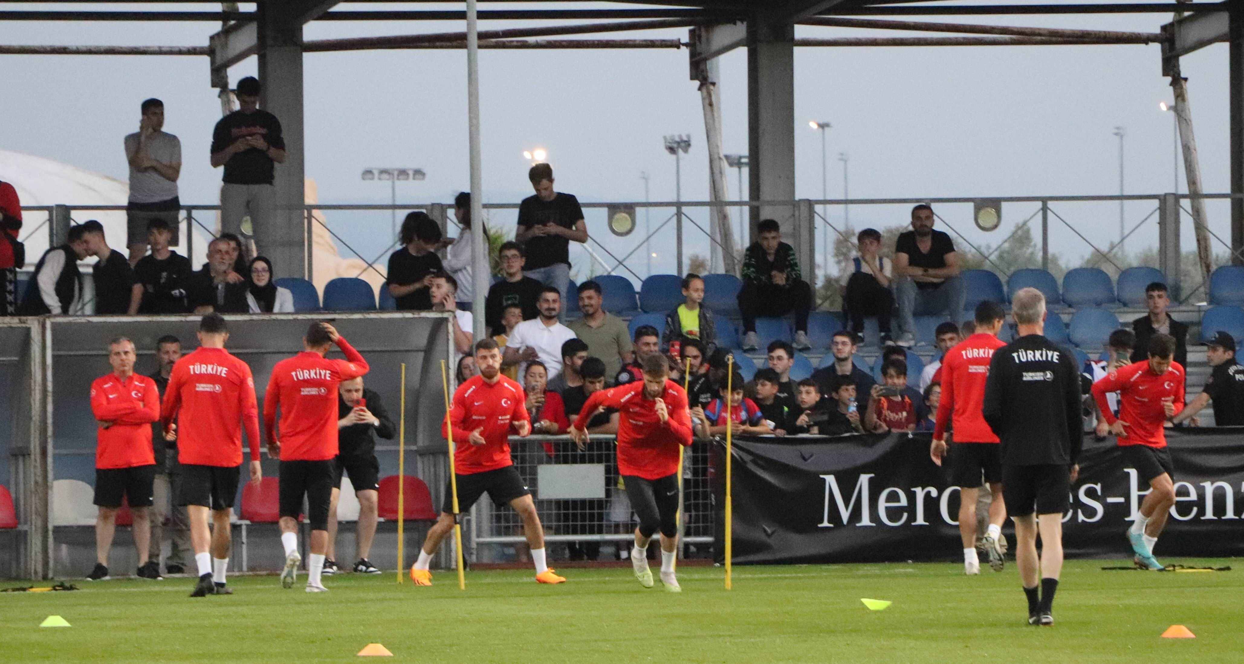 a-milli-futbol-takimi-galler-maci-icin-samsunda-hazirliga-basladi (2)