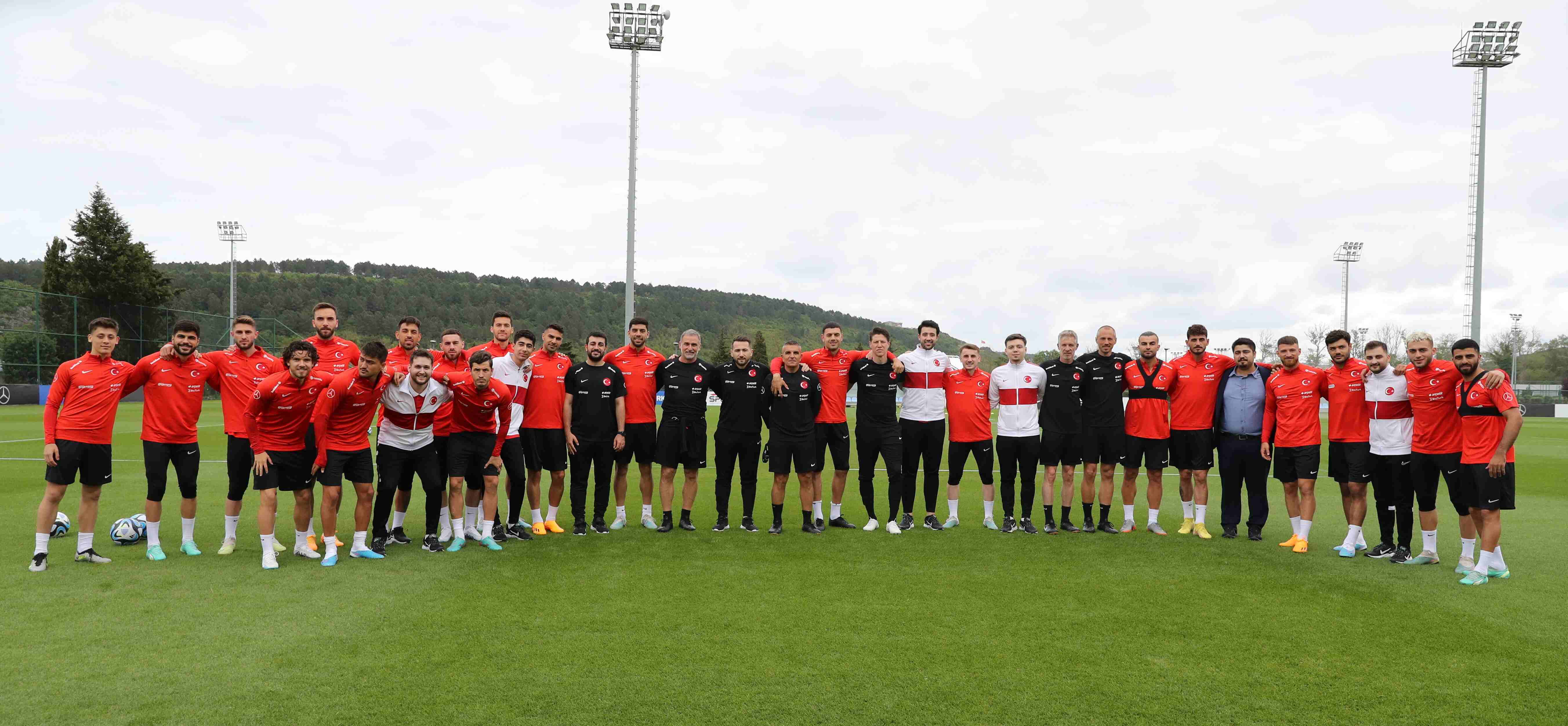 a-milli-futbol-takimi-letonya-maci-hazirliklarina-devam-ediyor (2)