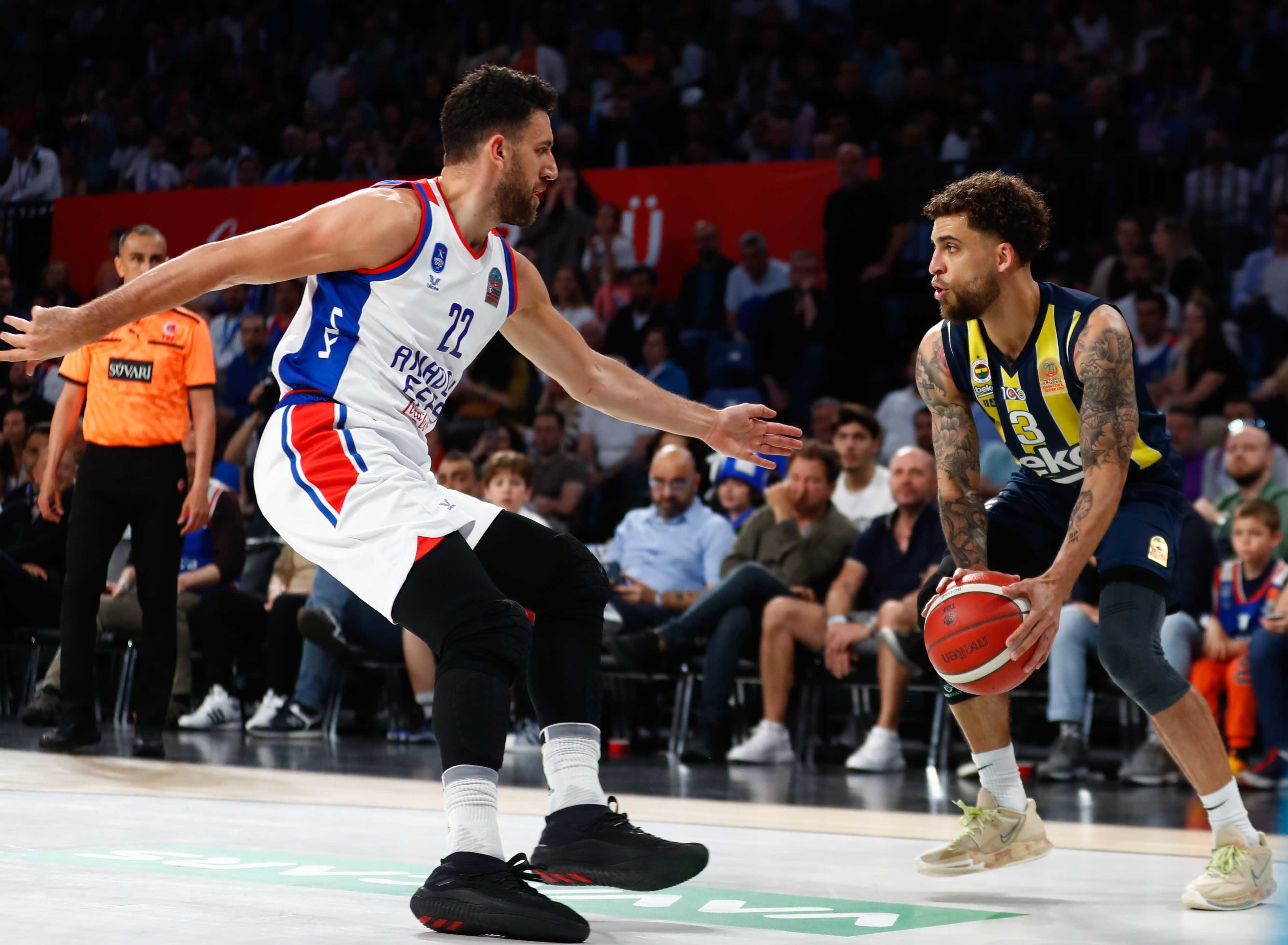 anadolu-efes-fenerbahce-beko-yu-yenerek-seride-one-gecti (2)