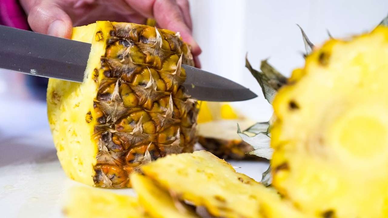 Ananas kabuklarını sakın atmayın! Karın yağlarını anında parçalayan ananas çayı tarifi: Hem kolay hem de çok lezzetli