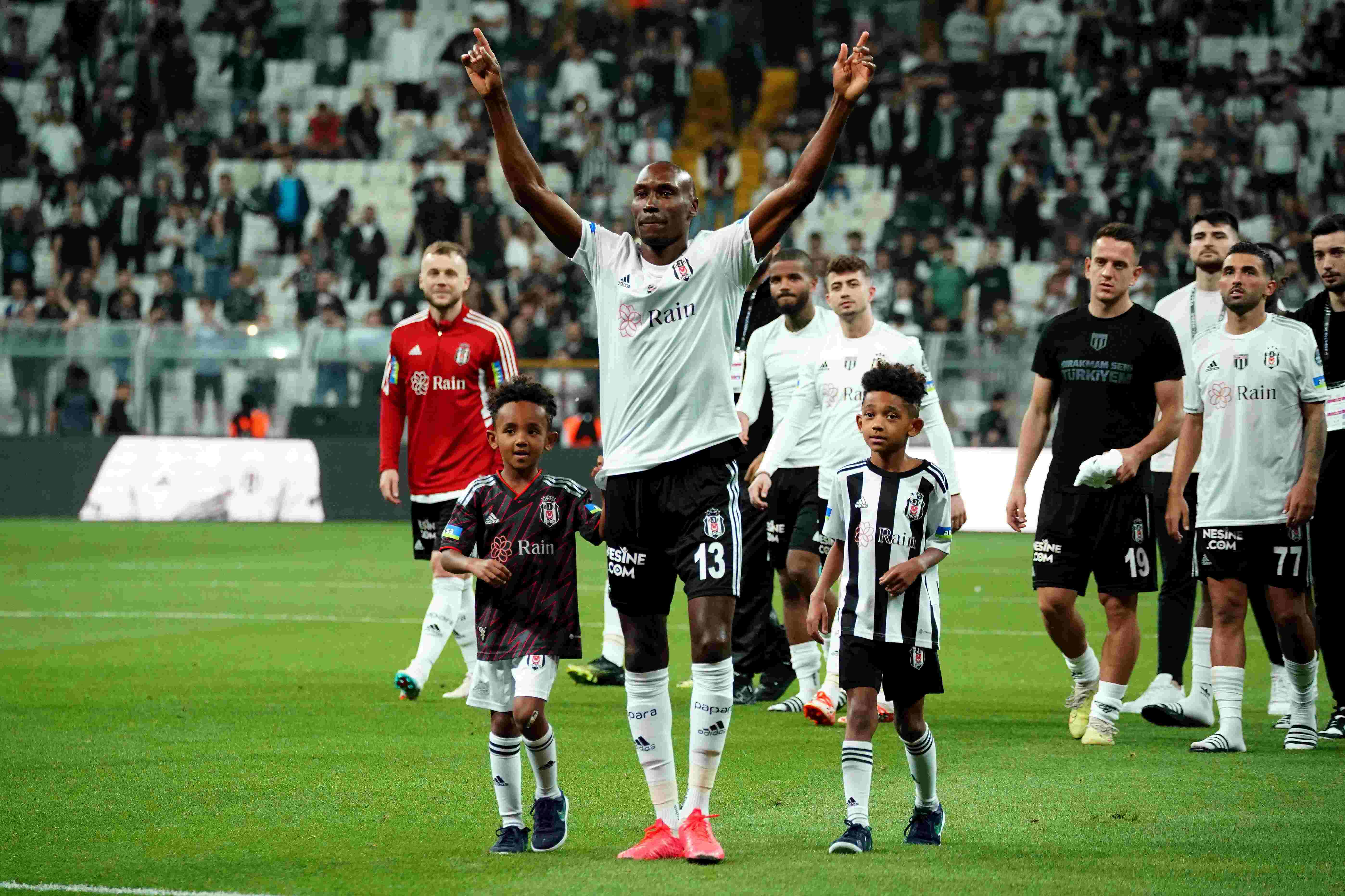 atiba-hutchinson-besiktasa-veda-etti (1)