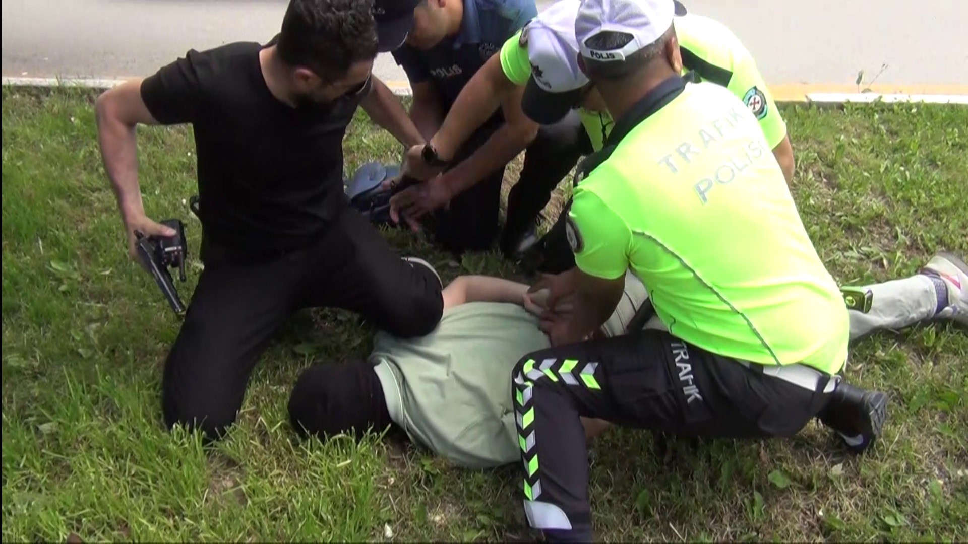 corumdaki-tatbikati-gercek-sanan-vatandas-mudahaleye-yeltendi (2)