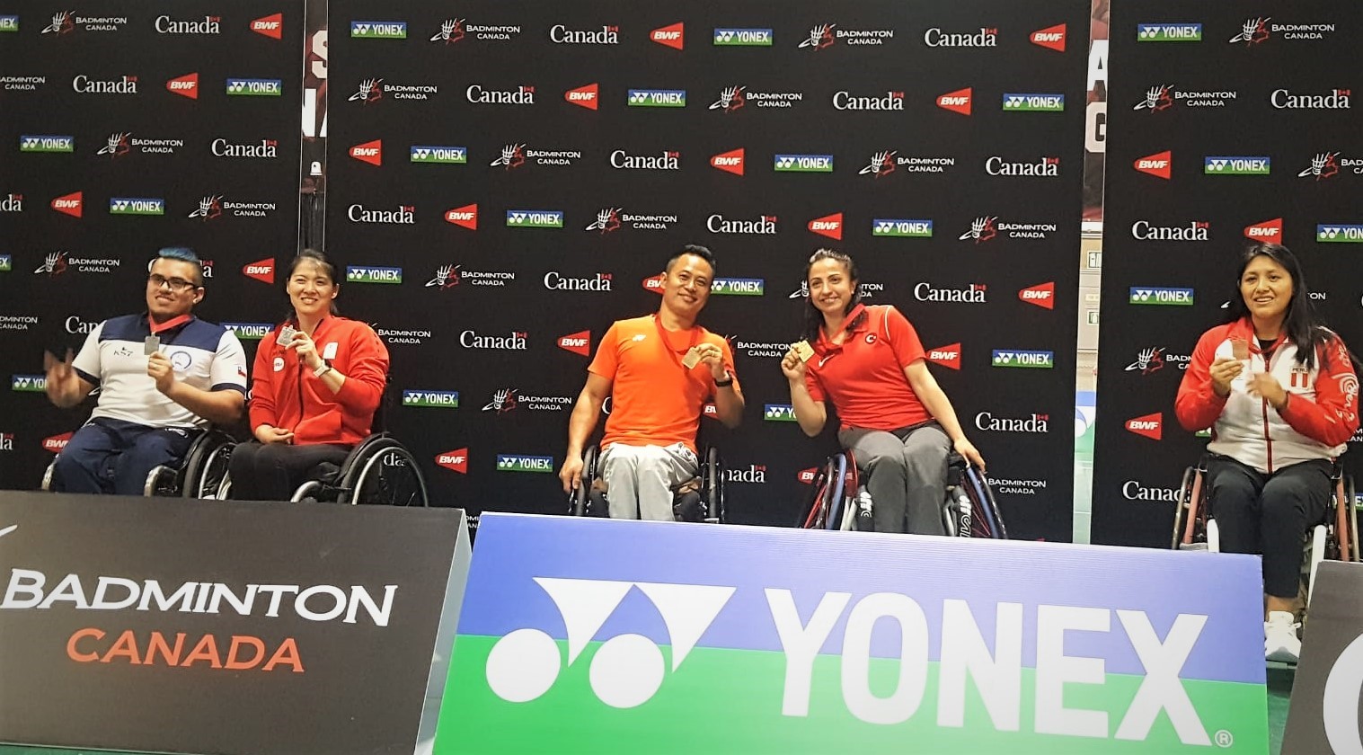 milli-sporcu-kanadadaki-badminton-turnuvasinda-2-altin-madalya-kazandi (1)