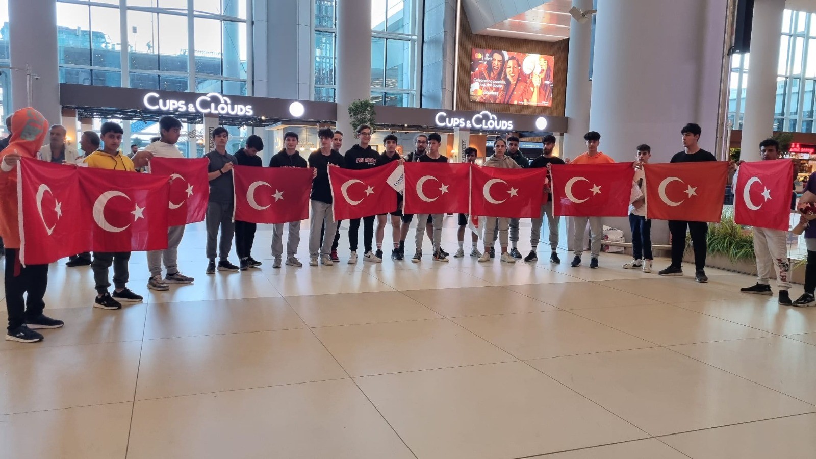 ragbi-milli-takimi-yurda-sampiyonlukkupasiyla-dondu (1)