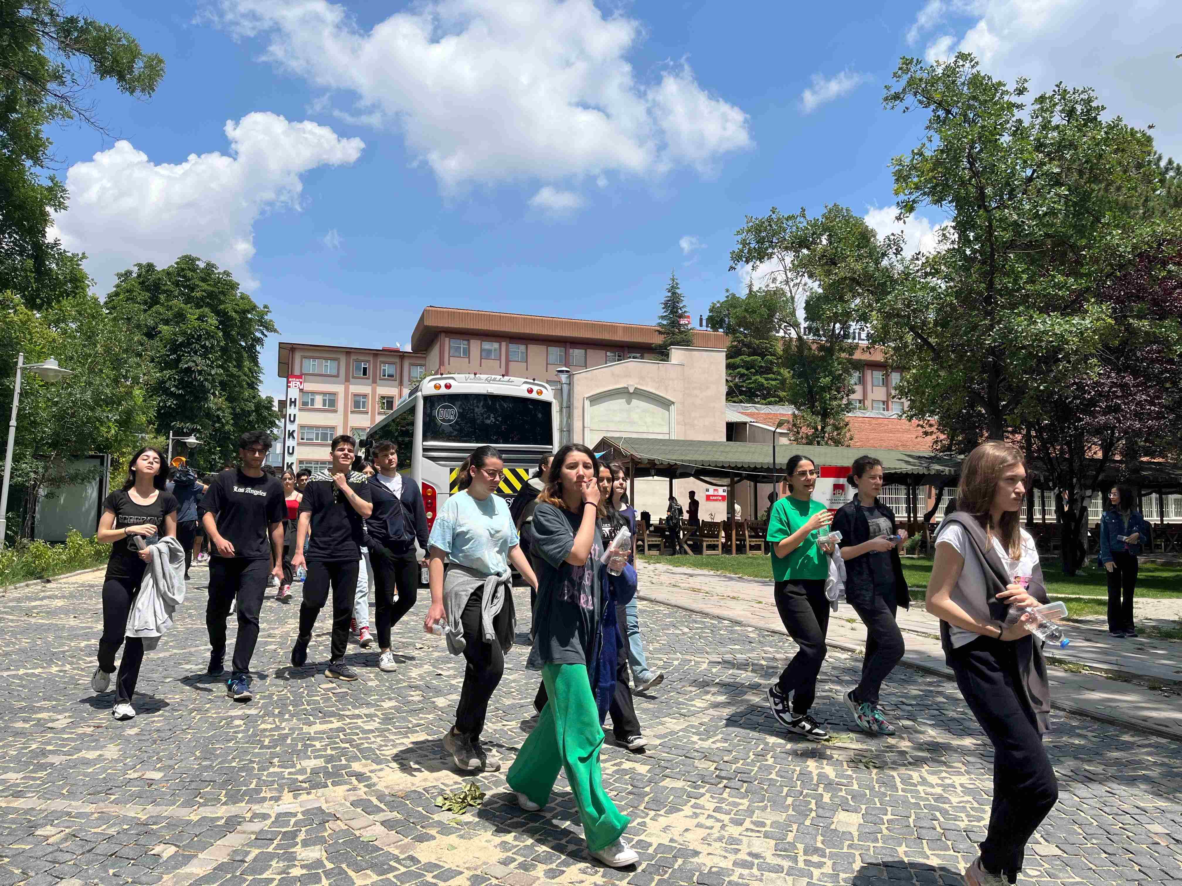 universite-sinavinin-ikinci-oturumu-olan-ayt-tamamlandi (2)