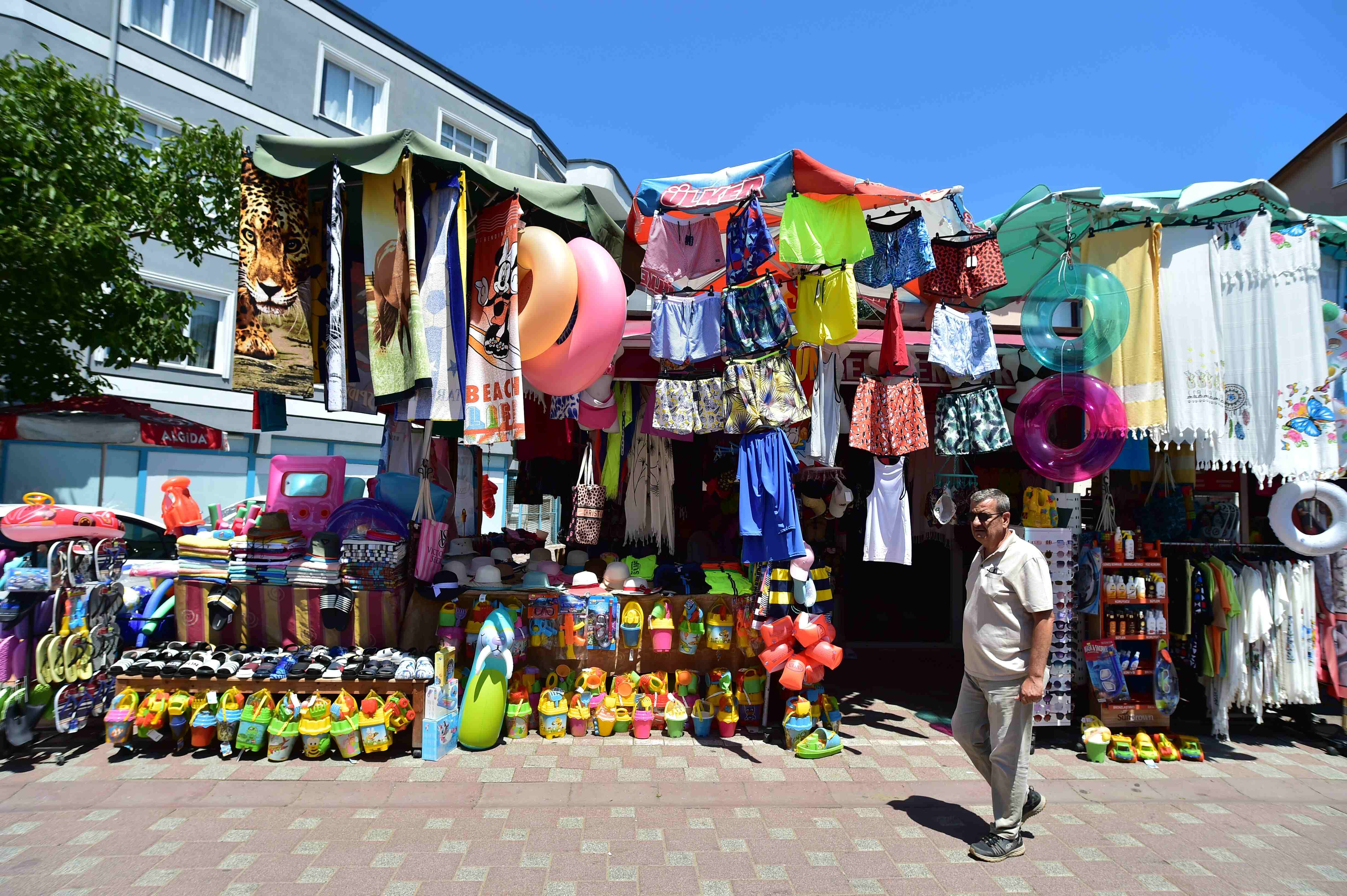 el-nino-sicaklarinin-ardindan-istanbullular-denize-kostu (2)