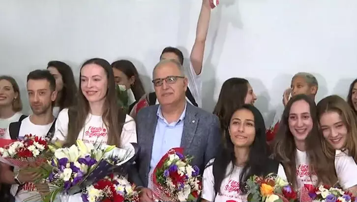 filenin-sultanlari-turkiyeye-dondu (1)