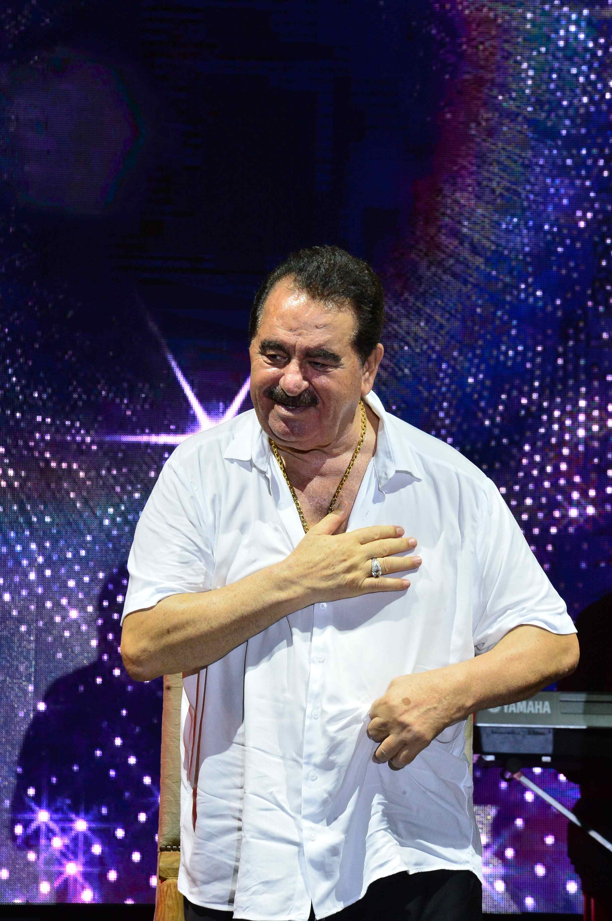 ibrahim-tatlises-bodrumdaki-sahnesinde-yeni-sarki-mujdesi-verdi (2)