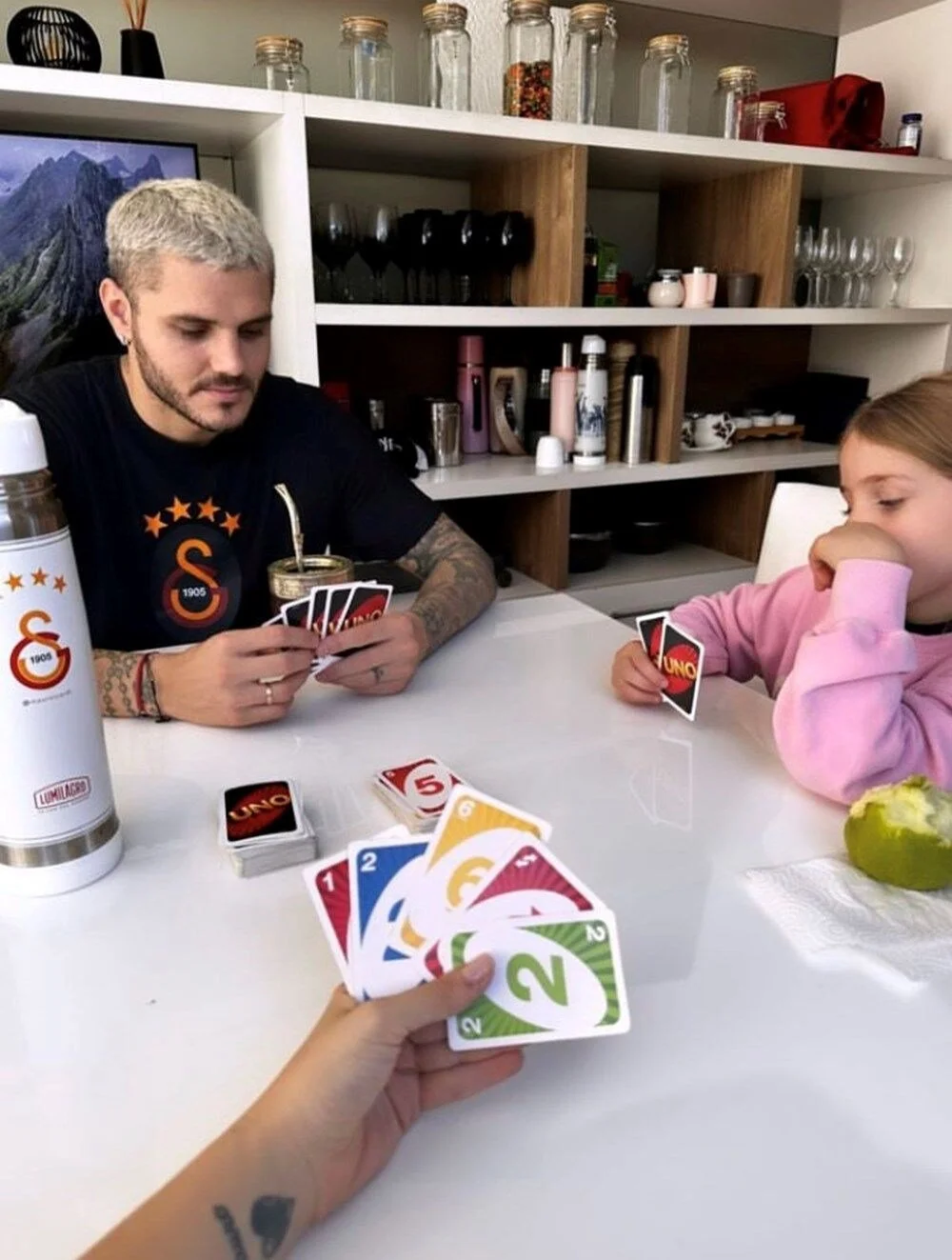 wanda-naranin-sosyal-medyadaki-paylasimi-sari-kirmizililari-heyecanlandirdi (4)