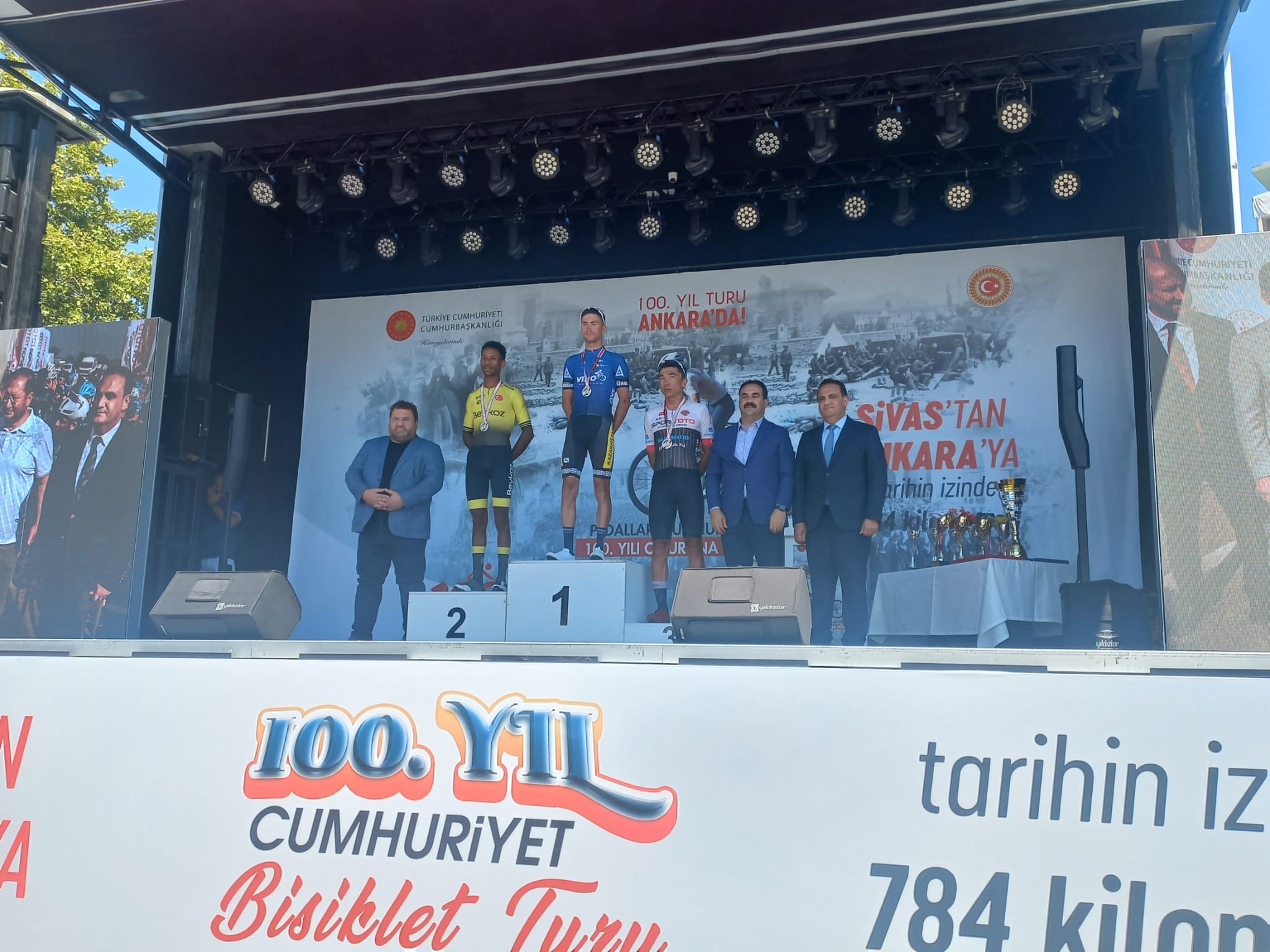 100-uncu-yil-cumhuriyet-bisiklet-turu-son-etabiyla-sona-erdi (1)