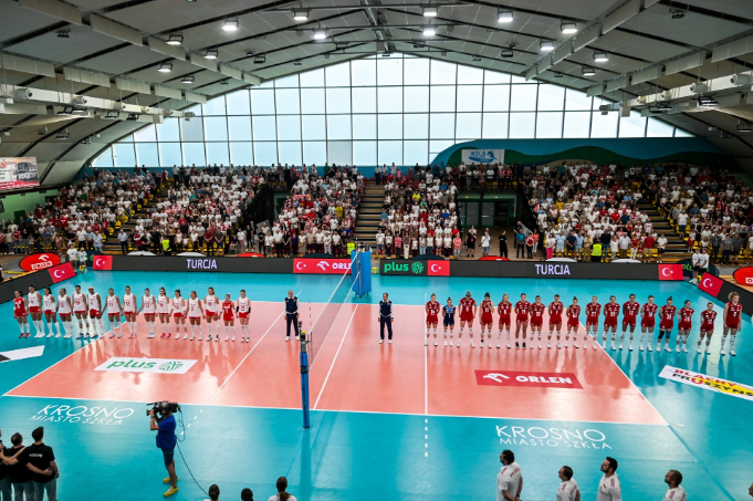 a-milli-kadin-voleybol-takimi-polonyaya-3-1-yenildi (2)