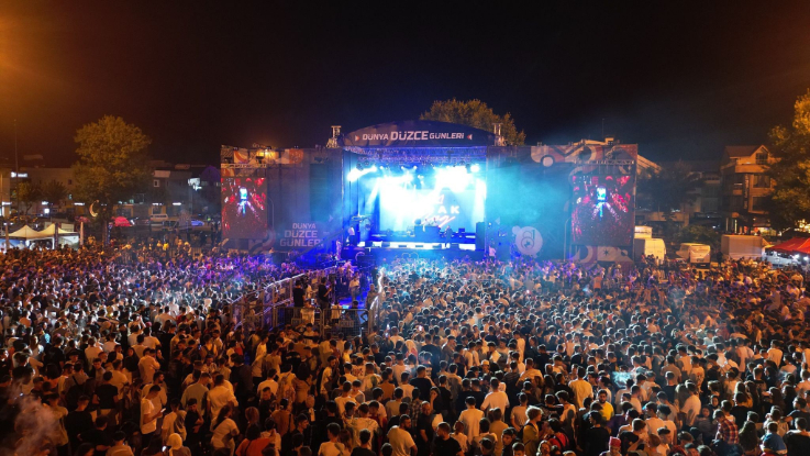 dunya-duzce-gunleri-rap-gecesine-ev-sahipligi-yapti (1)