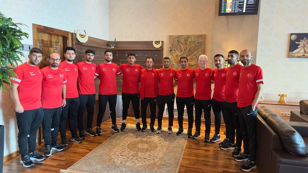 turkiye-gorme-engelliler-futsal-takimi-dunya-sampiyonasi-icin-ingilterede (2)