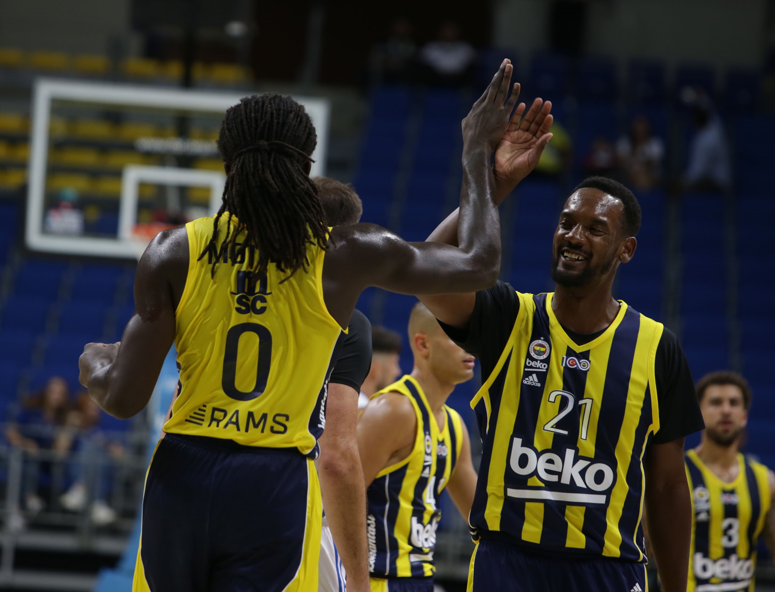 fenerbahce-beko-hazirlik-macinda-zeniti-yendi (1)