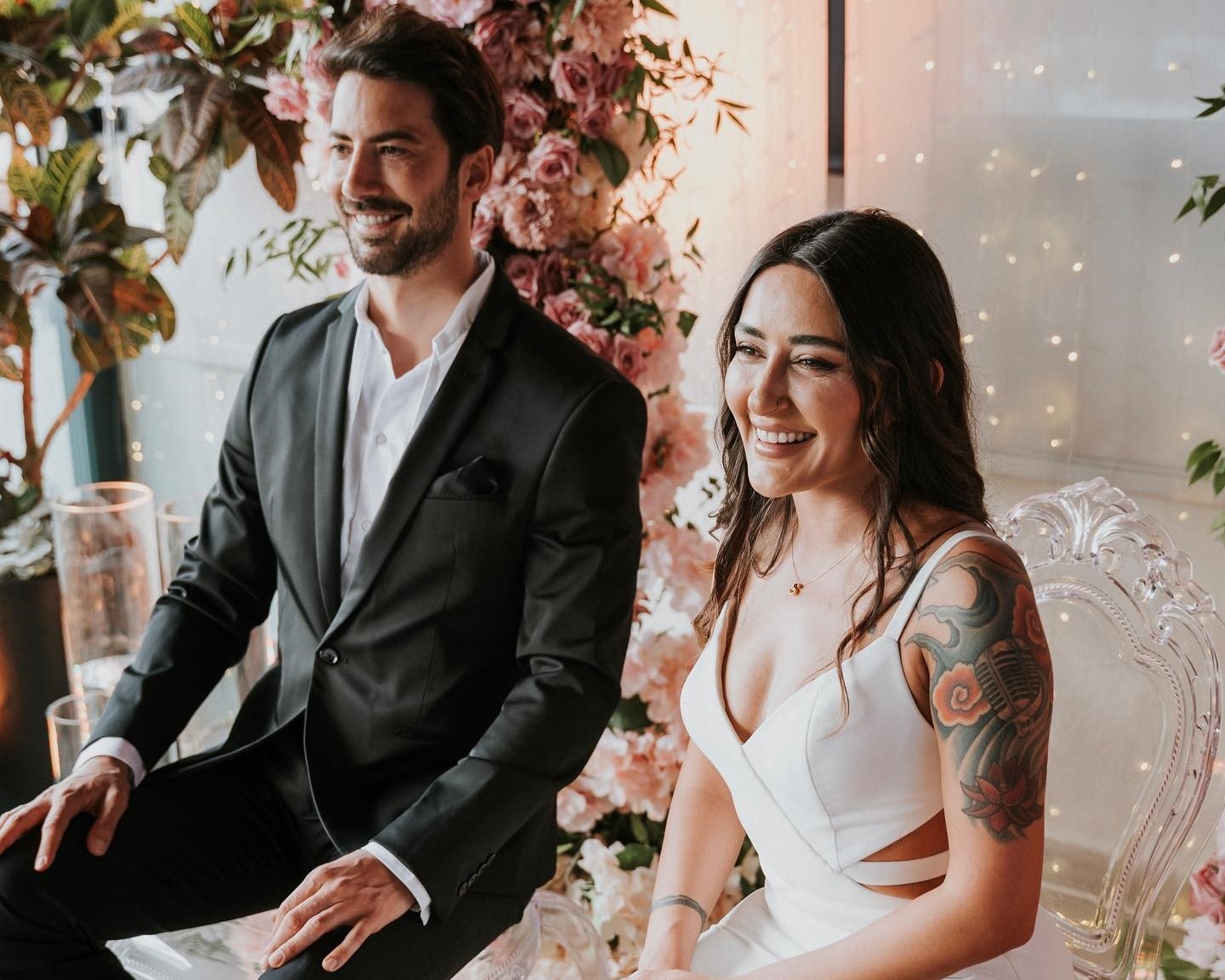 haluk-levent-melek-mossonun-nisan-torenine-katildi (1)