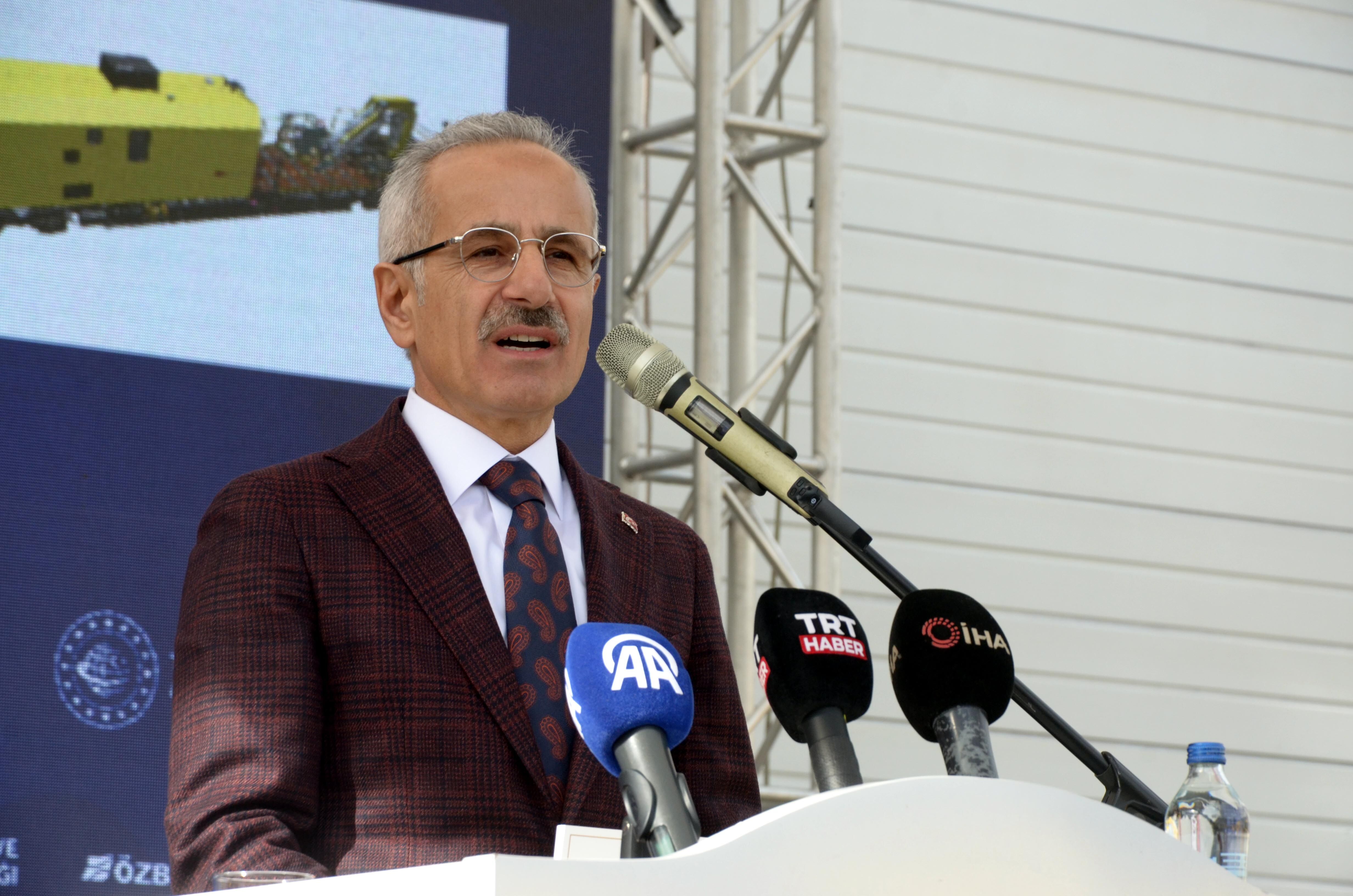 -bakan-uraloglu-ankara-istanbul-super-hizli-tren-hattinin-on-proje-calismalarini-tamamladik_1477_dhaphoto2