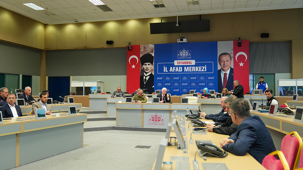 I S T A N B U L I S T A N B U L V A L I L I G I N D E N A C I K L A M 675447 200011