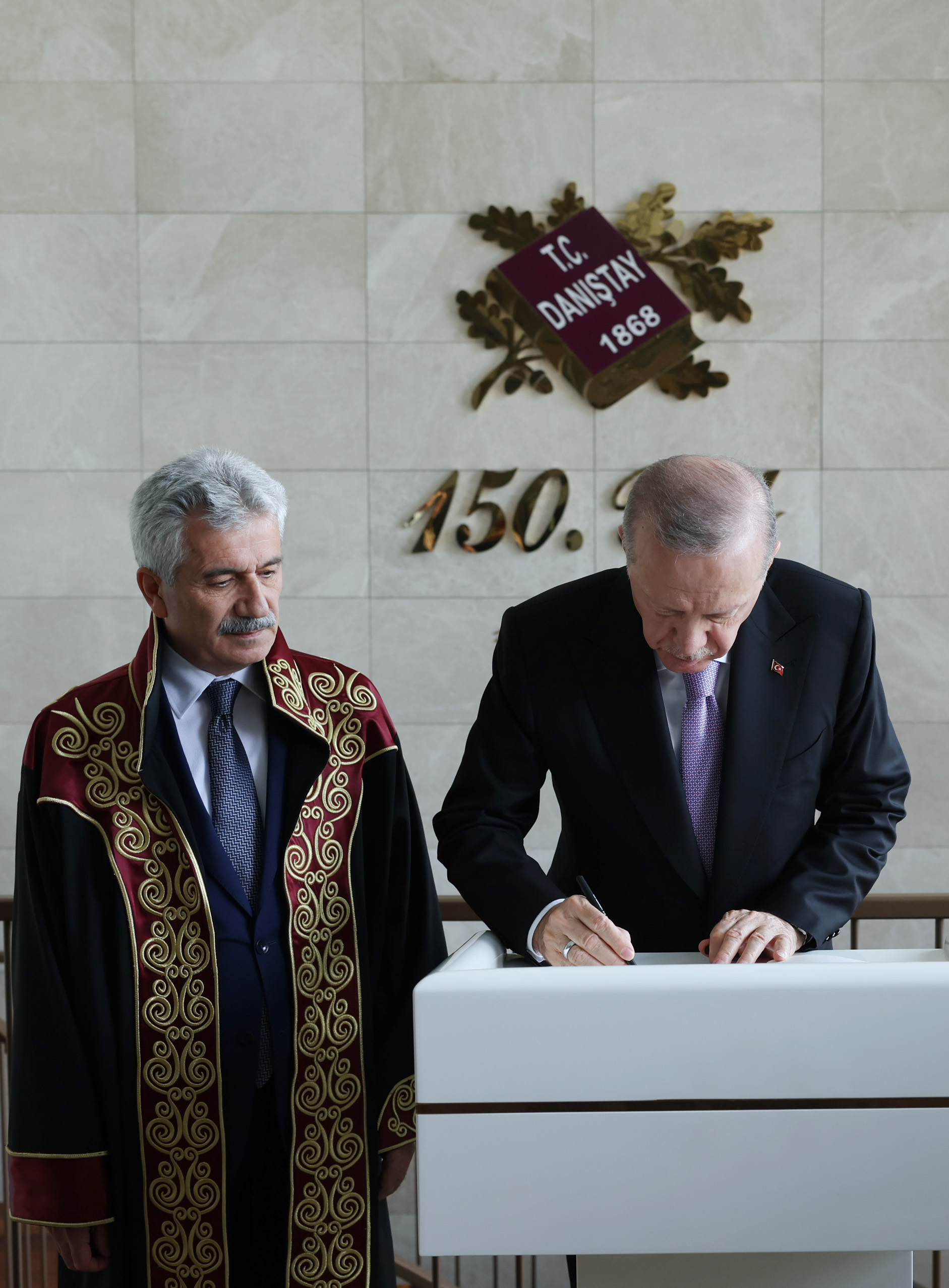 Präsident Erdogan ist das Ziel der Justiz 708806 209714 (1)