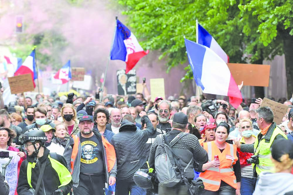 Fransa Gec╠Ğ Gel Protestosu