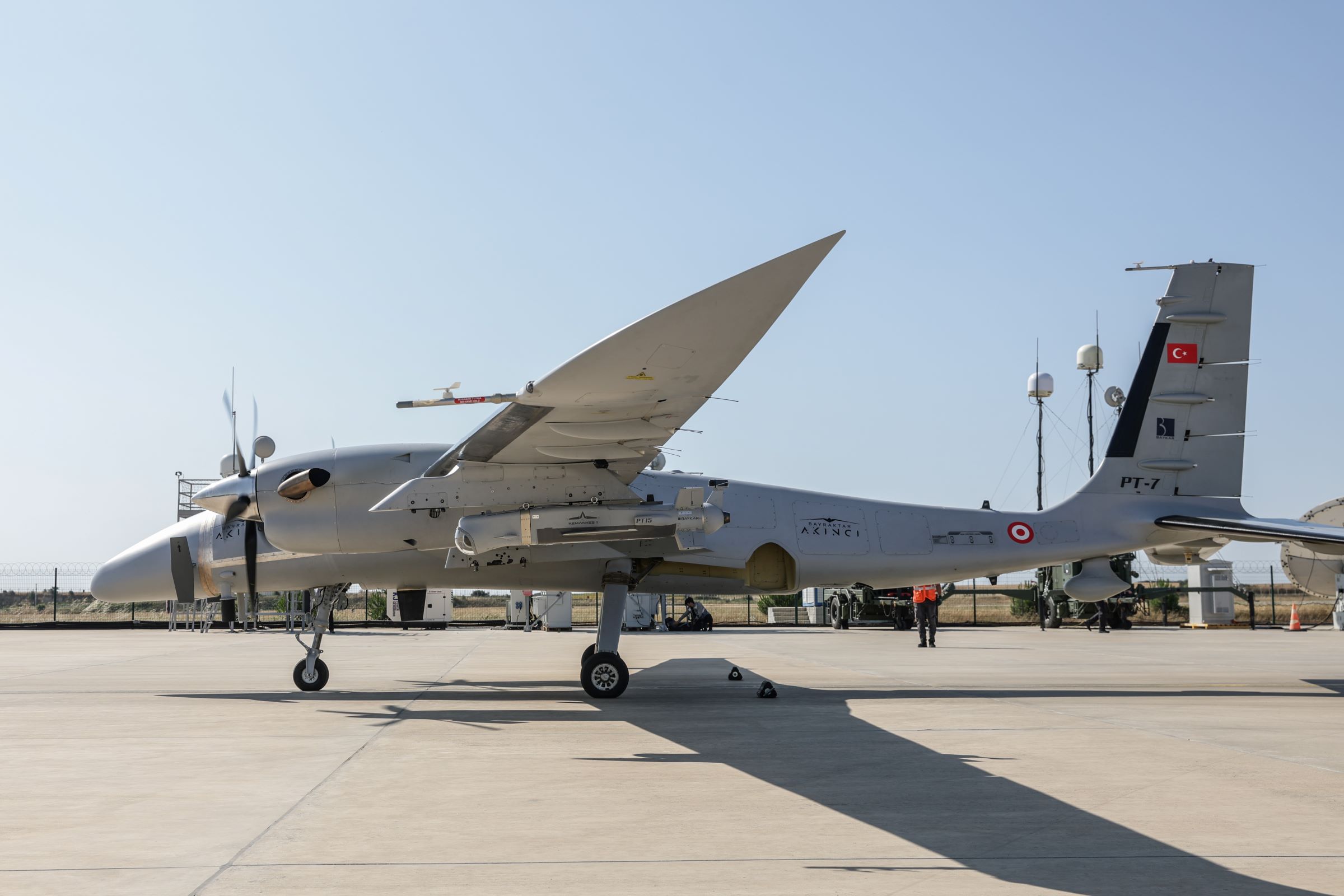 Mini seyir füzesi havadaki hedefi tam isabetle vurdu