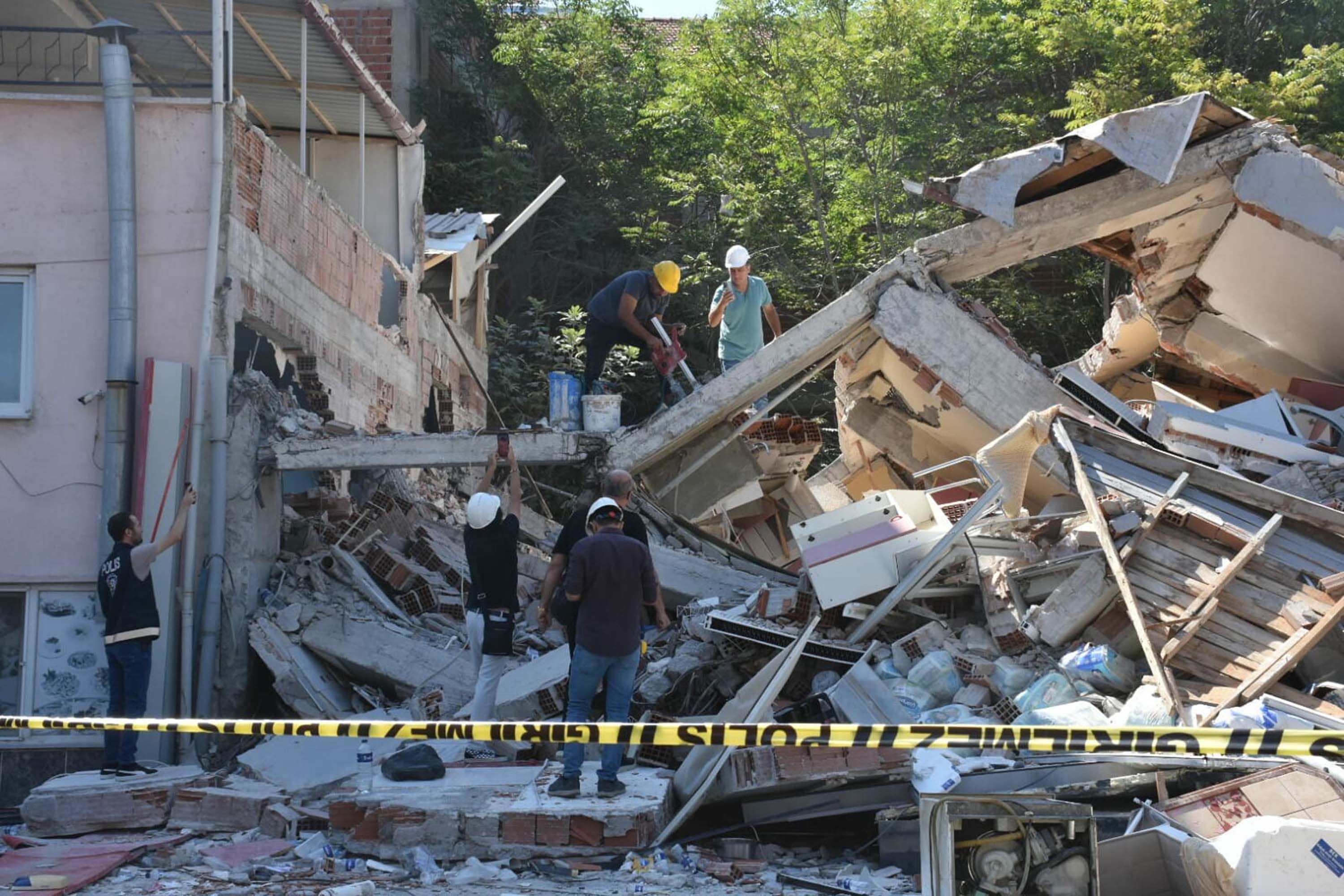 B A K A N Y E R L I K A Y A B A L I K E S I R D E 4 B U Y U K L U G 859088 254878