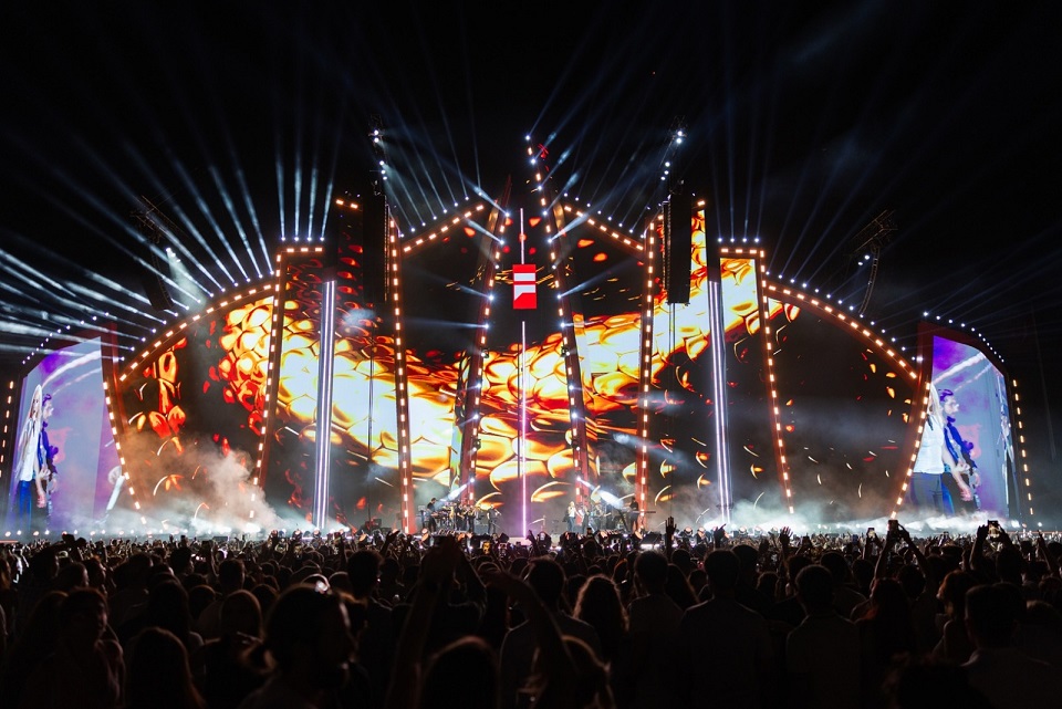 I S T A N B U L F E S T I V A L I 1 M I L Y O N K I S I Y I A G I R L 880957 261673