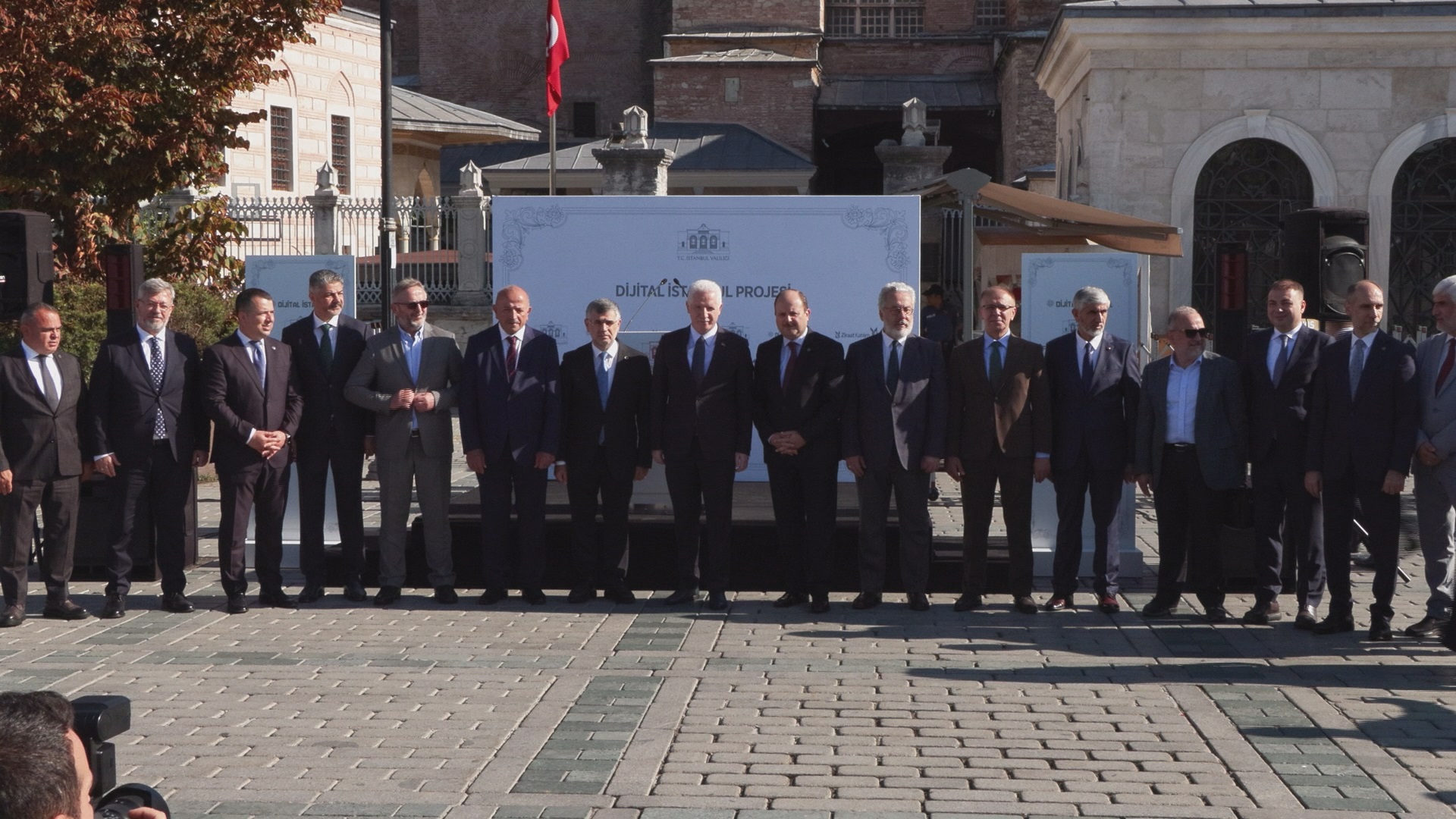 I S T A N B U L V A L I G U L D I J I T A L I S T A N B U L 915512 272012