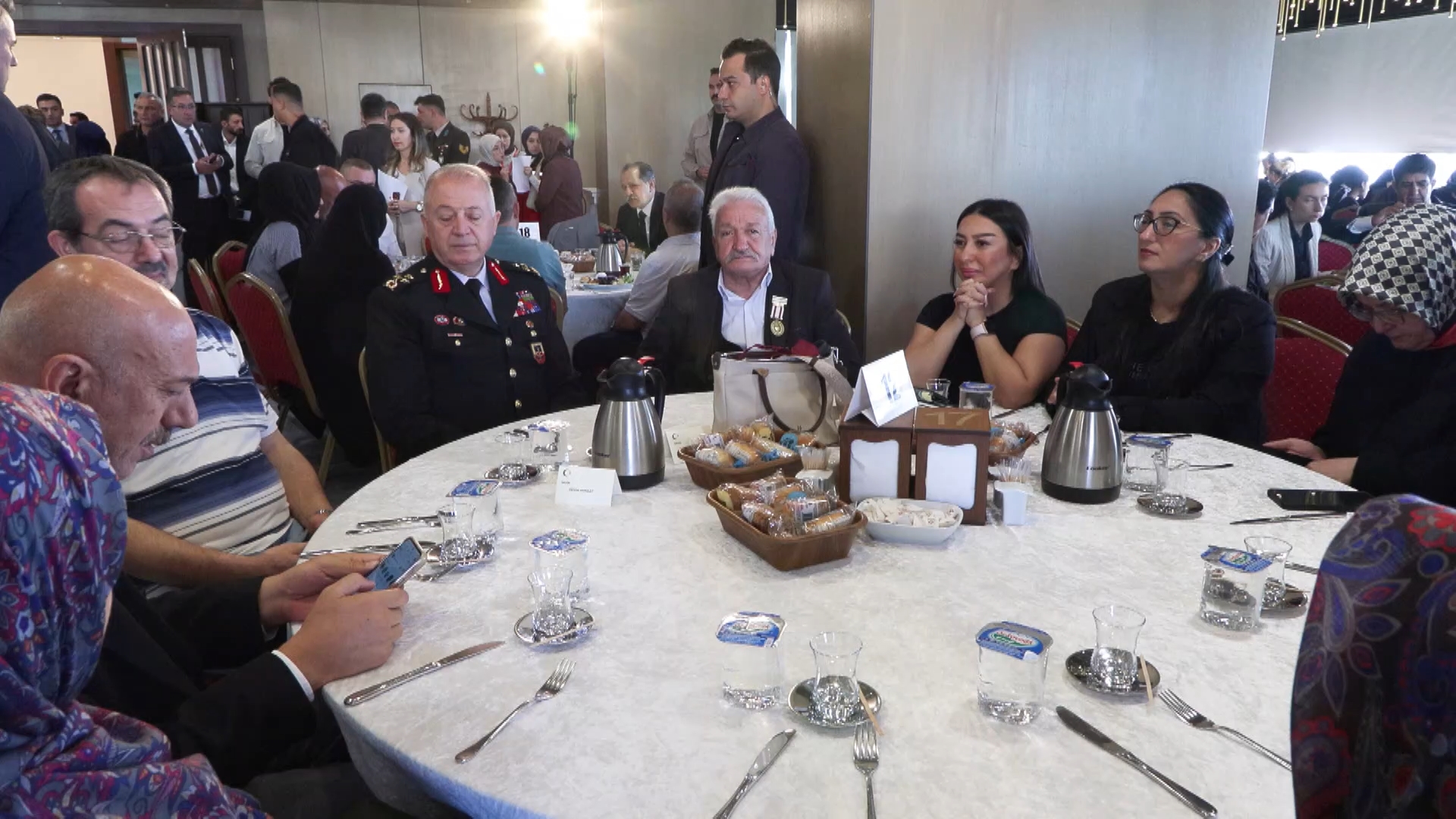 I S T A N B U L V A L I G U L U L K E L E R I G U C L U K I L A N 920662 273612