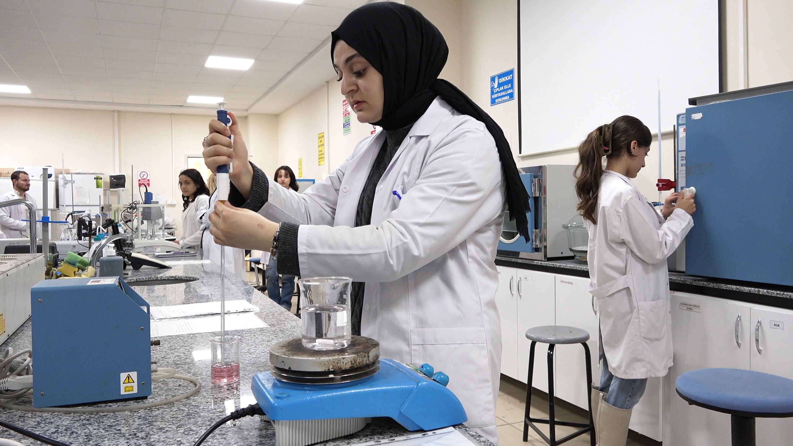 Y O K B A S K A N I O Z V A R U L K E M I Z I K U R E S E L R E K A 913994 271558