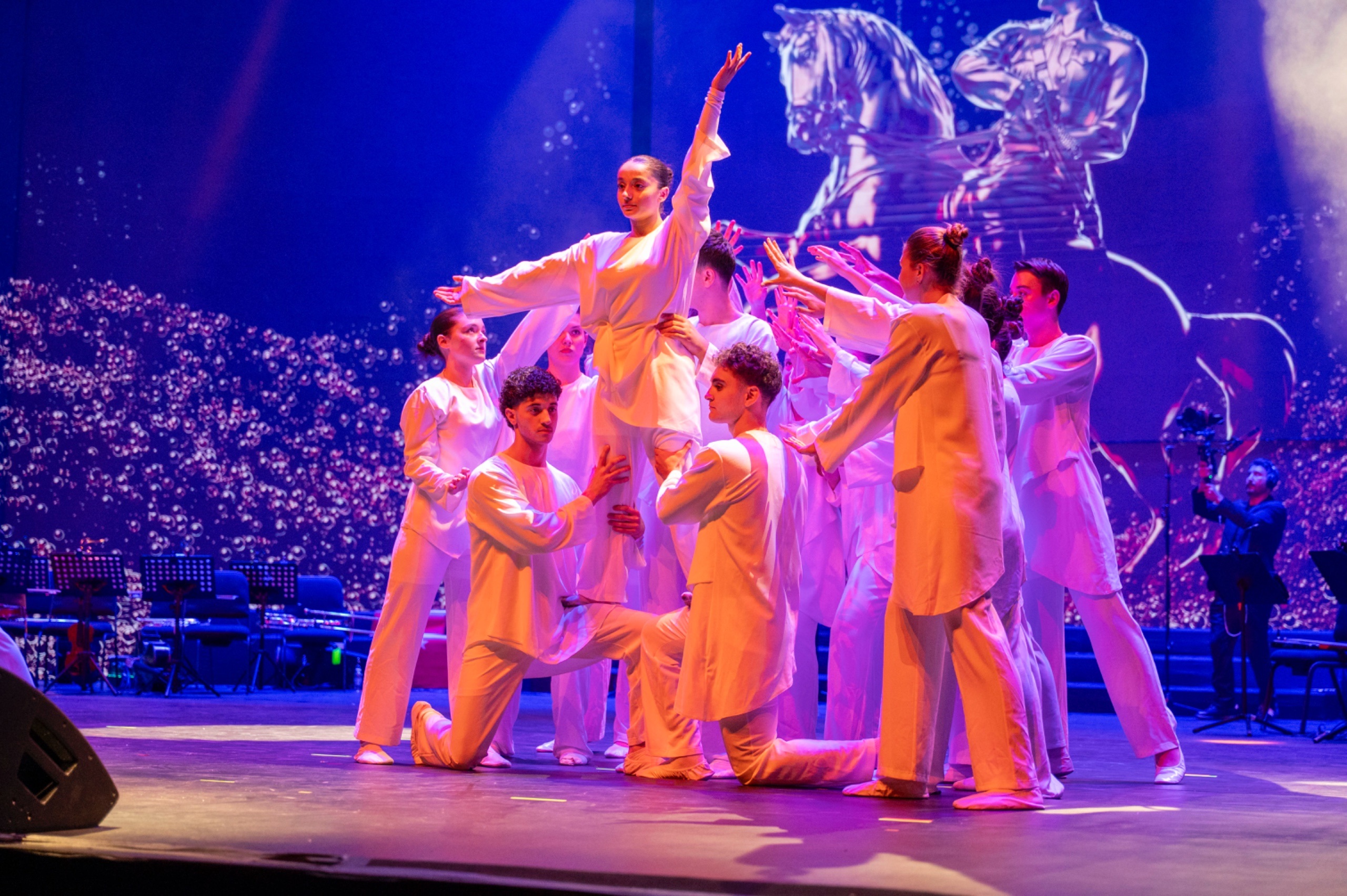 B A H C E S E H I R K O L E J I O G R E N C I L E R I C U M H U R I Y E T 984058 292134