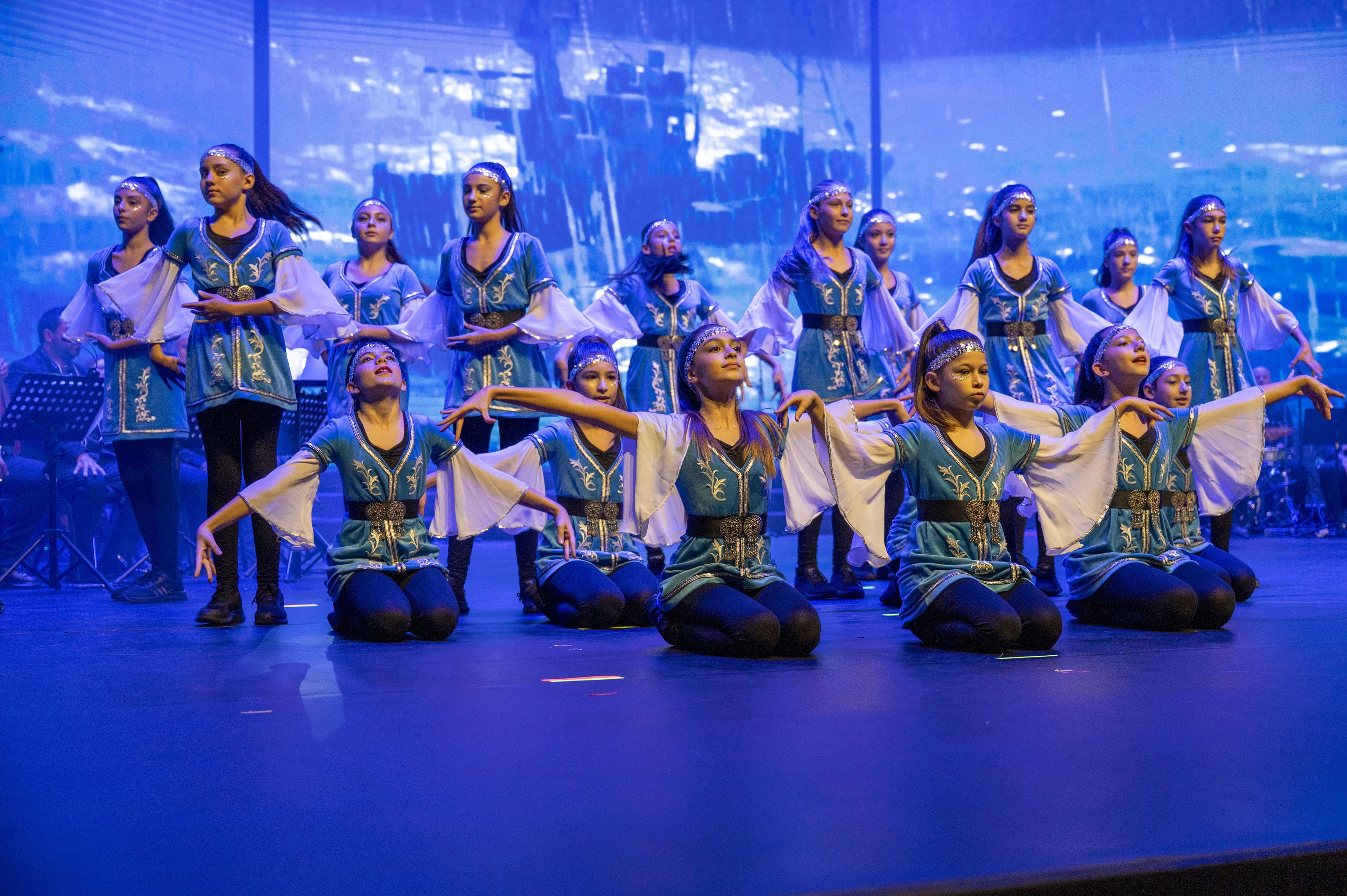 B A H C E S E H I R K O L E J I O G R E N C I L E R I C U M H U R I Y E T 984063 292134