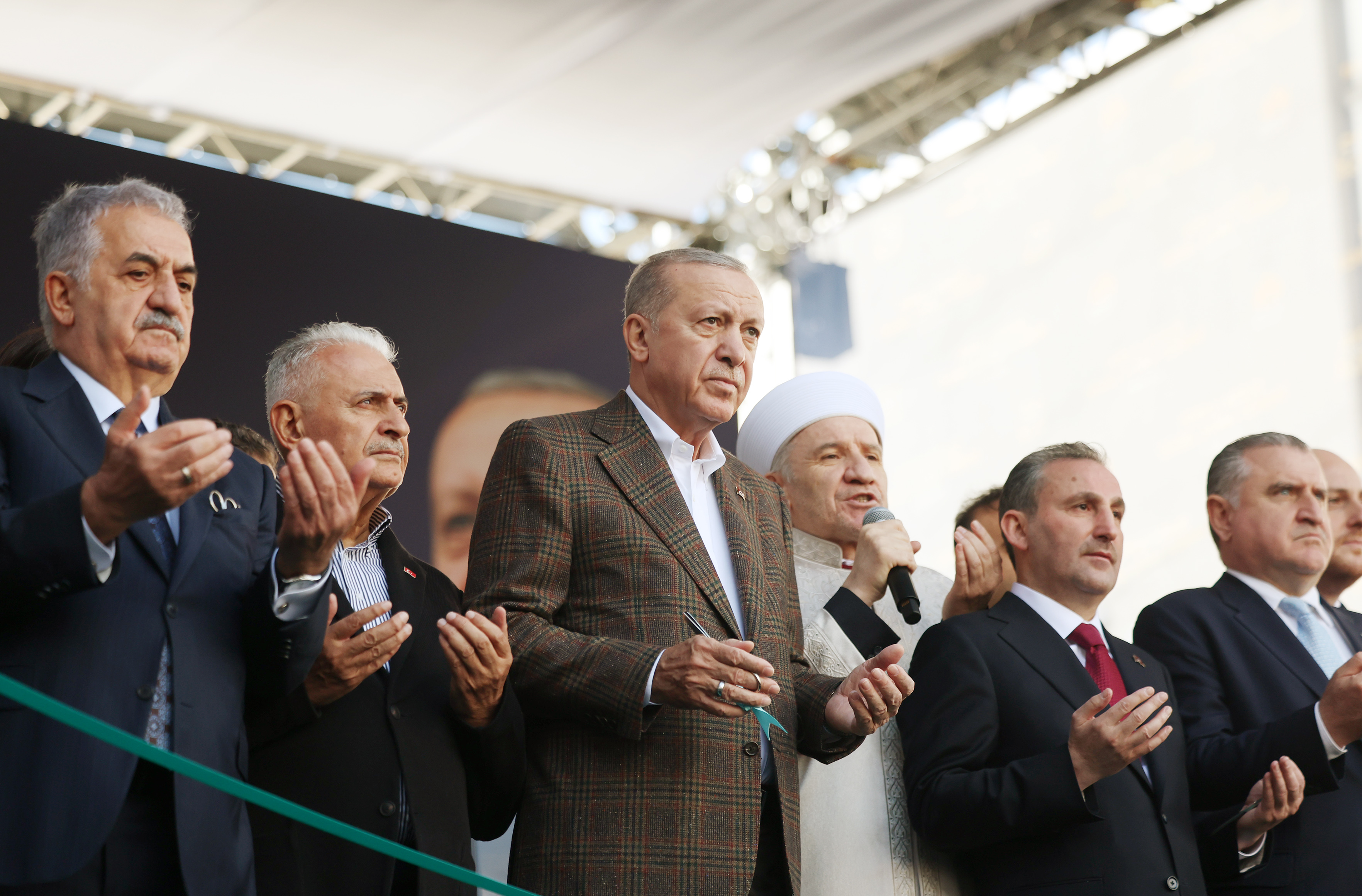 I S T A N B U L C U M H U R B A S K A N I E R D O G A N B O L G E M I 947389 281274