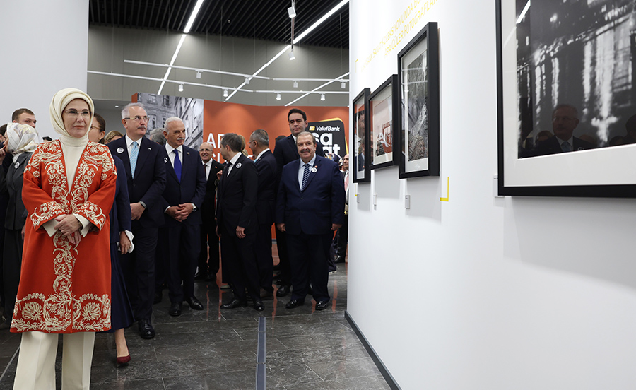 I S T A N B U L E M I N E E R D O G A N V A K I F B A N K S A N A T 993179 294675