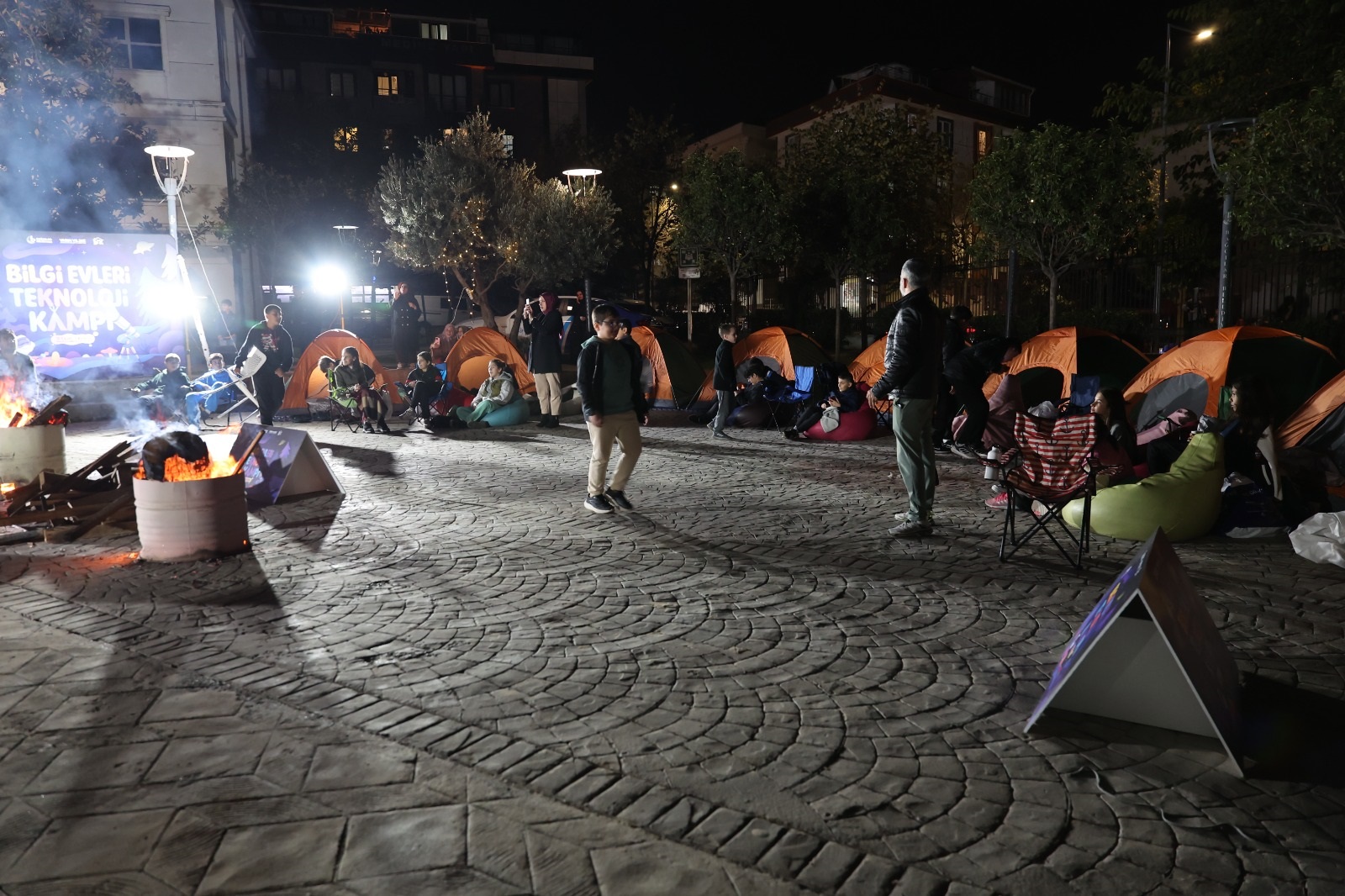 BOLSA C I L A R ' D A C O C U K L A R T E K N O L O J I K A M P I ' N D A 996628 295655