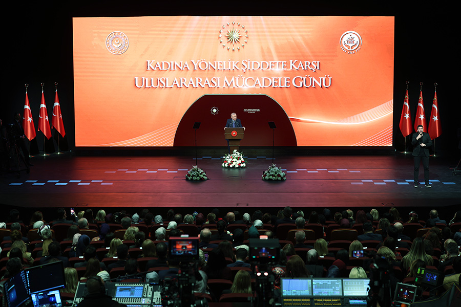 C U M H U R B A S K A N I E R D O G A N K A D I N A V E C O C U G A 1033019 306502