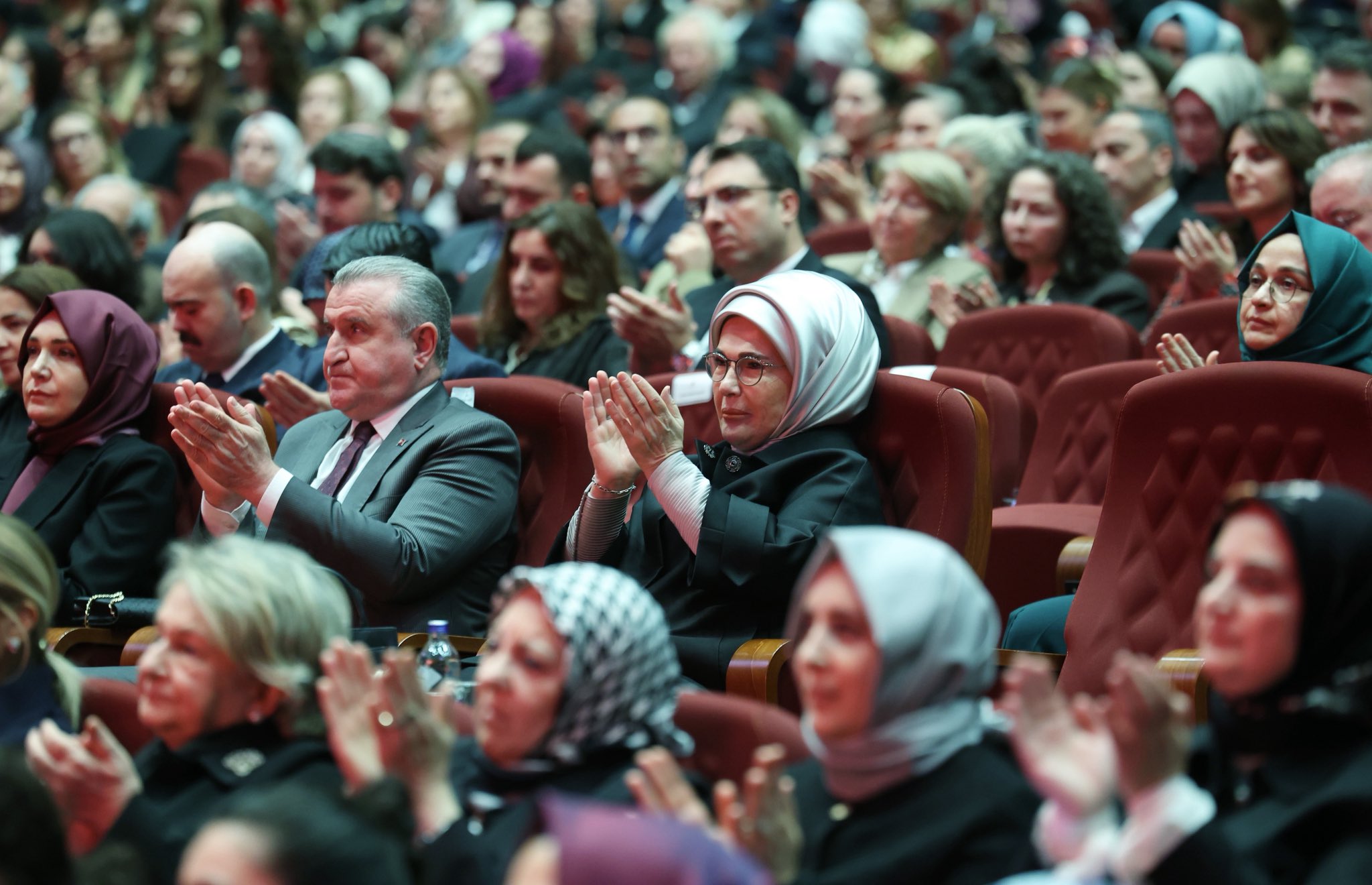 E M I N E E R D O G A N K A D I N A Y O N E L I K S I D D E T T O 1033180 306598