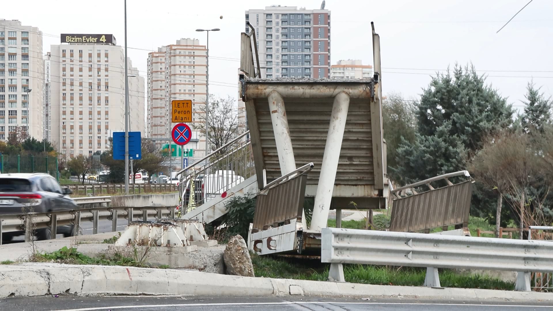 I S T A N B U L A V C I L A R D A I S M A K I N E S I T A S I Y A N 1034517 306995