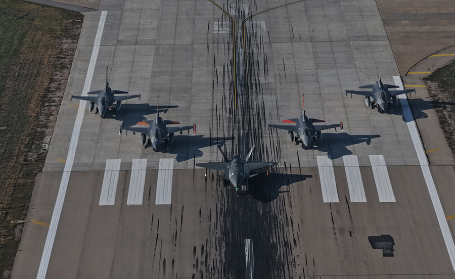 I S T A N B U L B A Y R A K T A R K I Z I L E L M A H A V A H A V A 1040330 308729