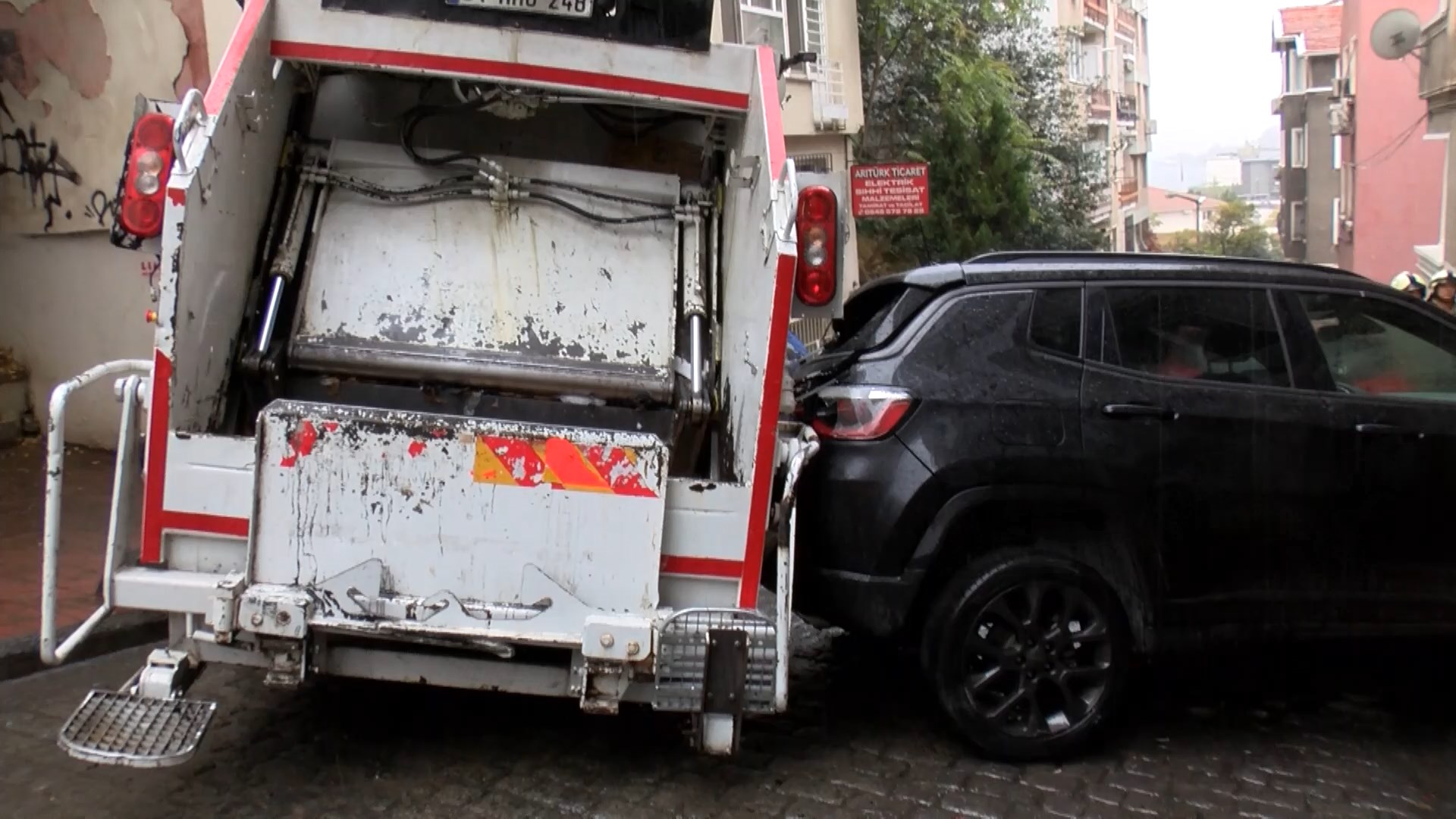 I S T A N B U L B E Y O G L U N D A C O P K A M Y O N U P A R K H 1038906 308337