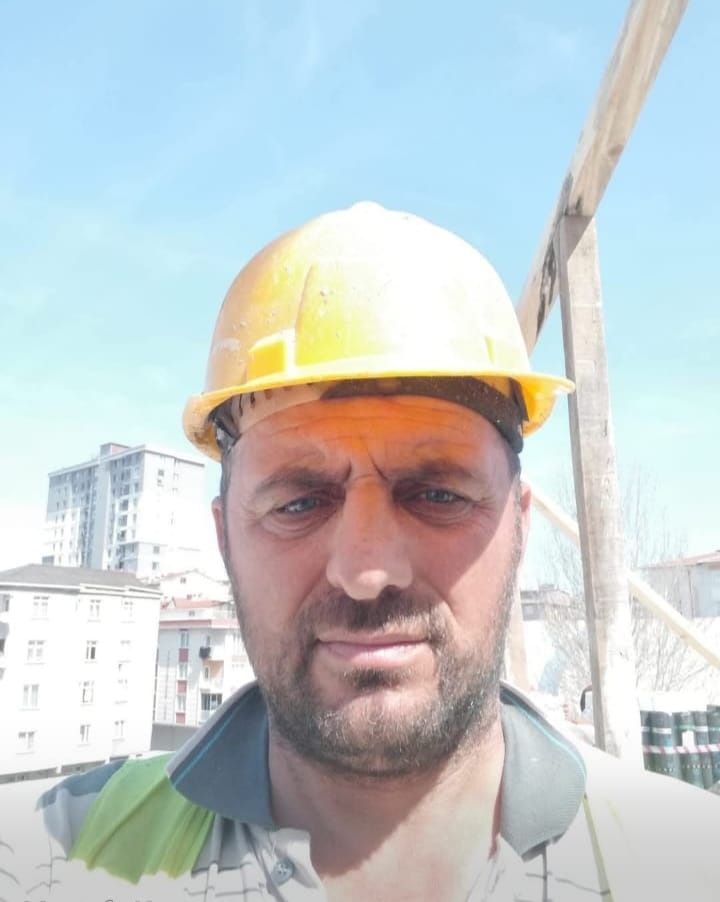 I S T A N B U L B E Y O G L U N D A K I M E T R O I N S A A T I N D 1017715 301953-1