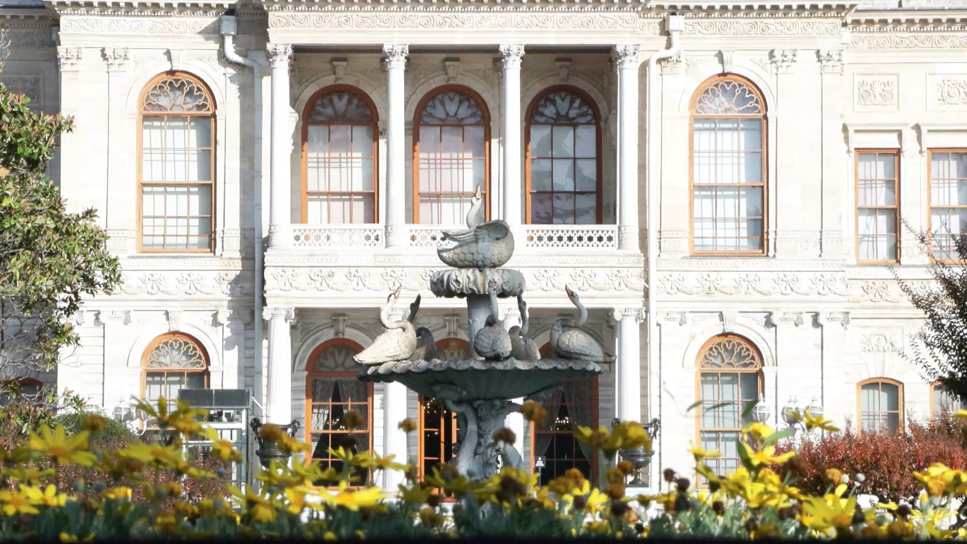 I S T A N B U L M I L L I S A R A Y L A R 100 U N C U Y I L I 1019551 302504