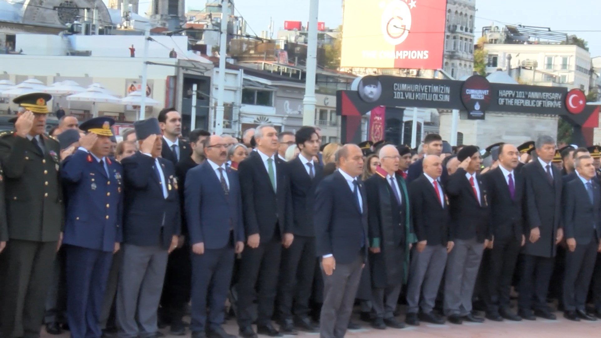 I S T A N B U L T A K S I M M E Y D A N I N D A A T A T U R K U A 1007876 299003