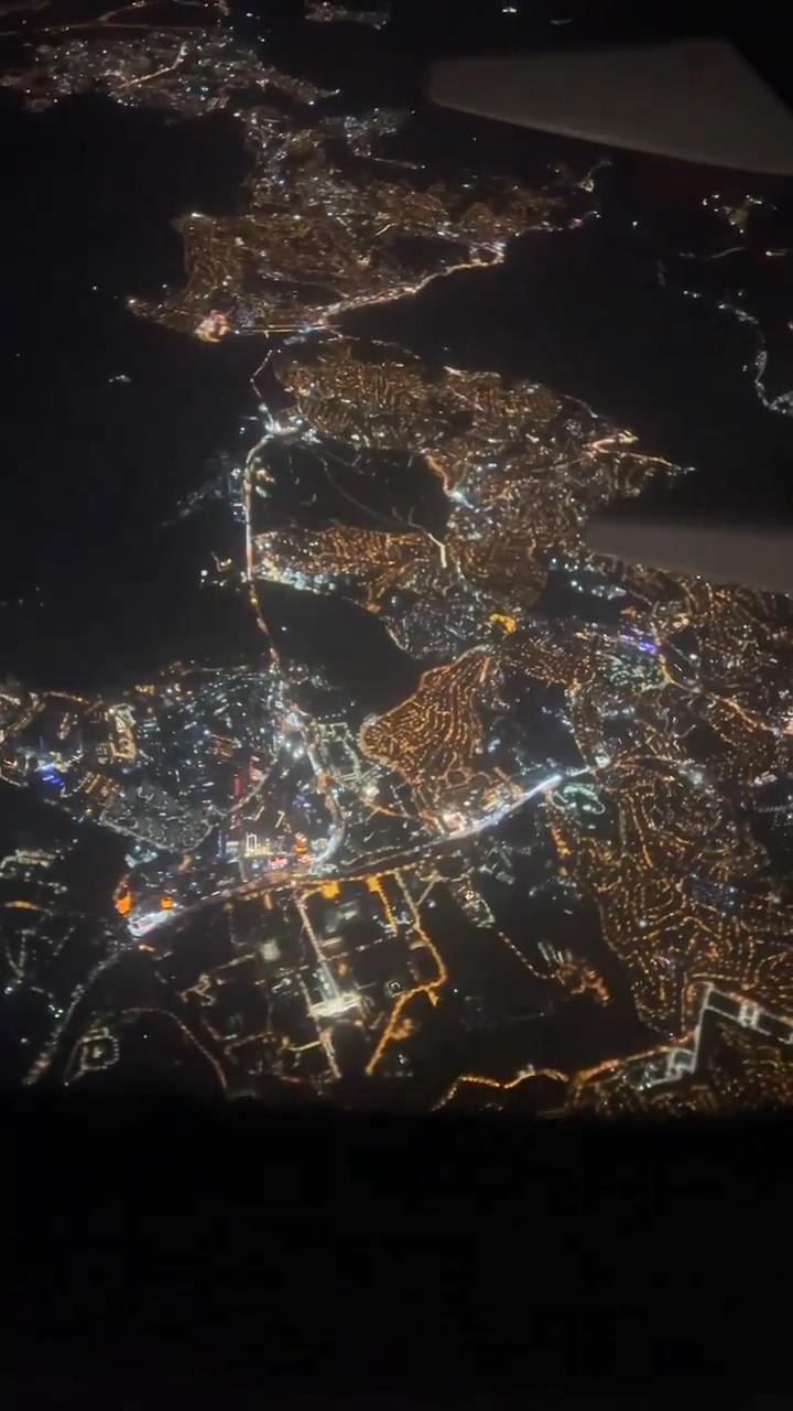 I S T A N B U L U C A K L A R A L A Z E R T U T A N L A R 164 B 999734 296610