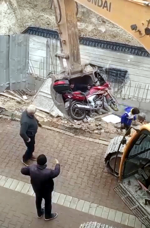 I S T A N B U L A V C I L A R’ D A I N S A A T A L A N I N A D U S E 1085498 322170